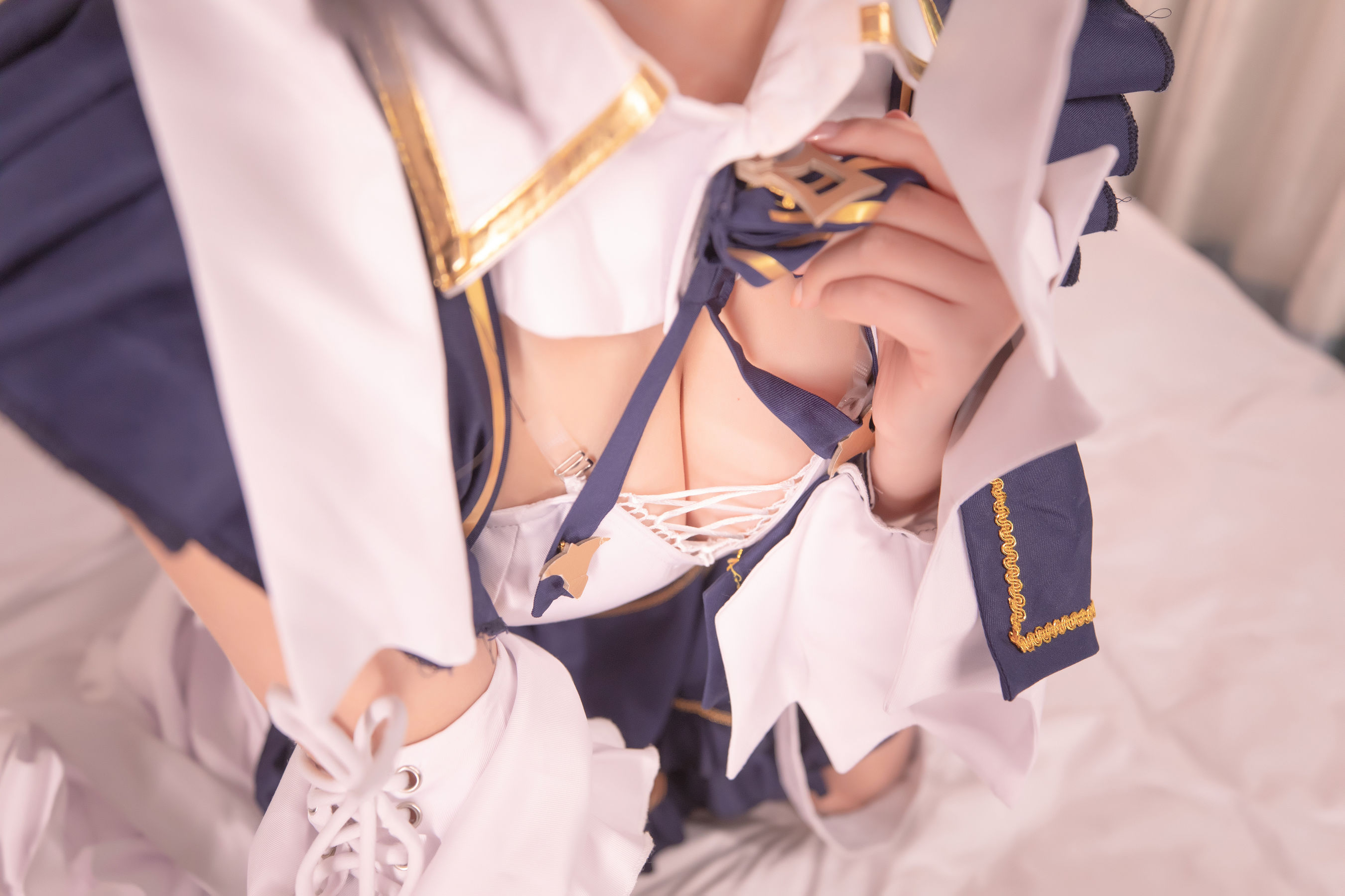 [网红COSER写真] 萝莉神楽板真冬 之柴郡 - 纯色庭院