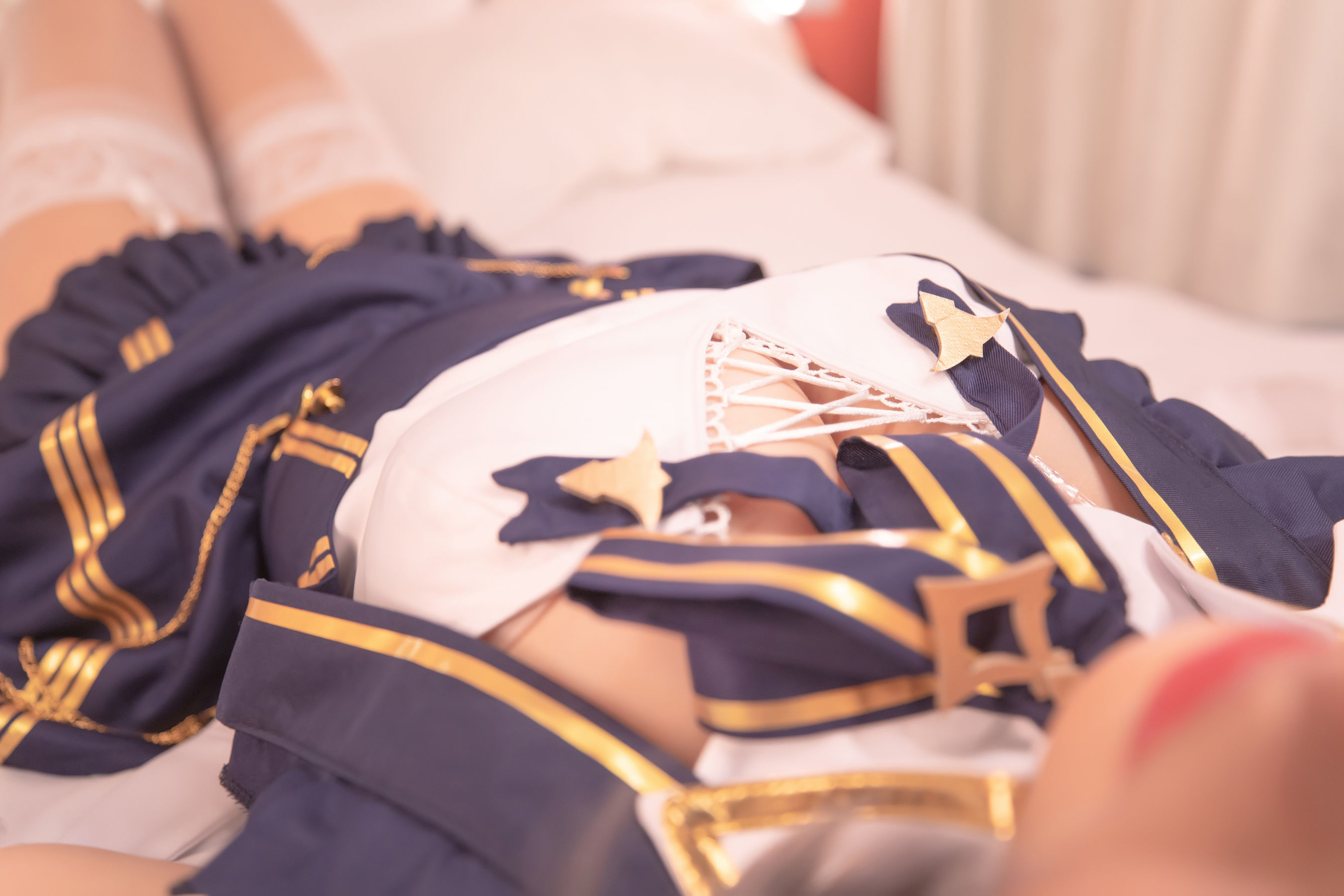 [网红COSER写真] 萝莉神楽板真冬 之柴郡 - 纯色庭院