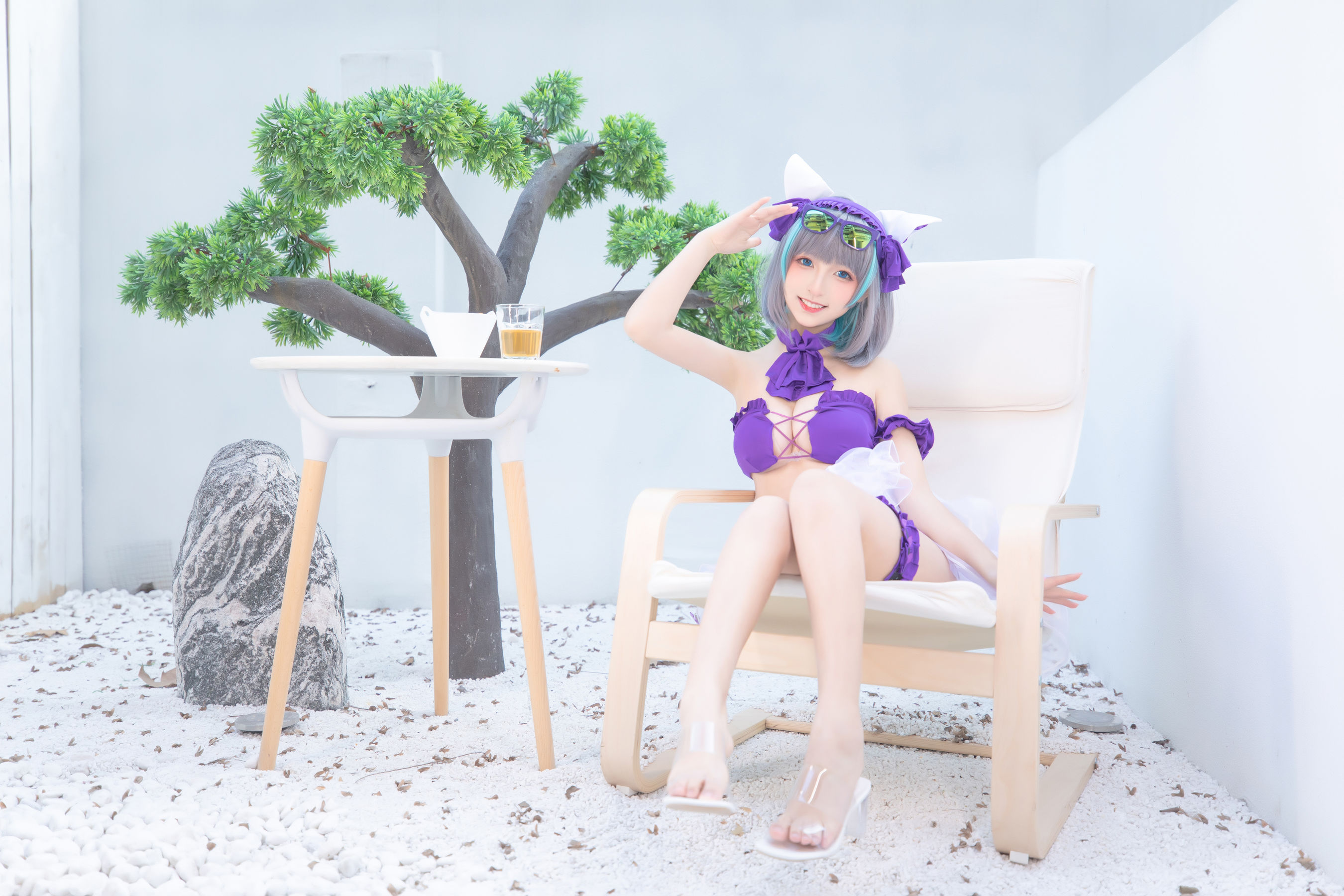[网红COSER写真] 萝莉神楽板真冬 之柴郡 - 纯色庭院