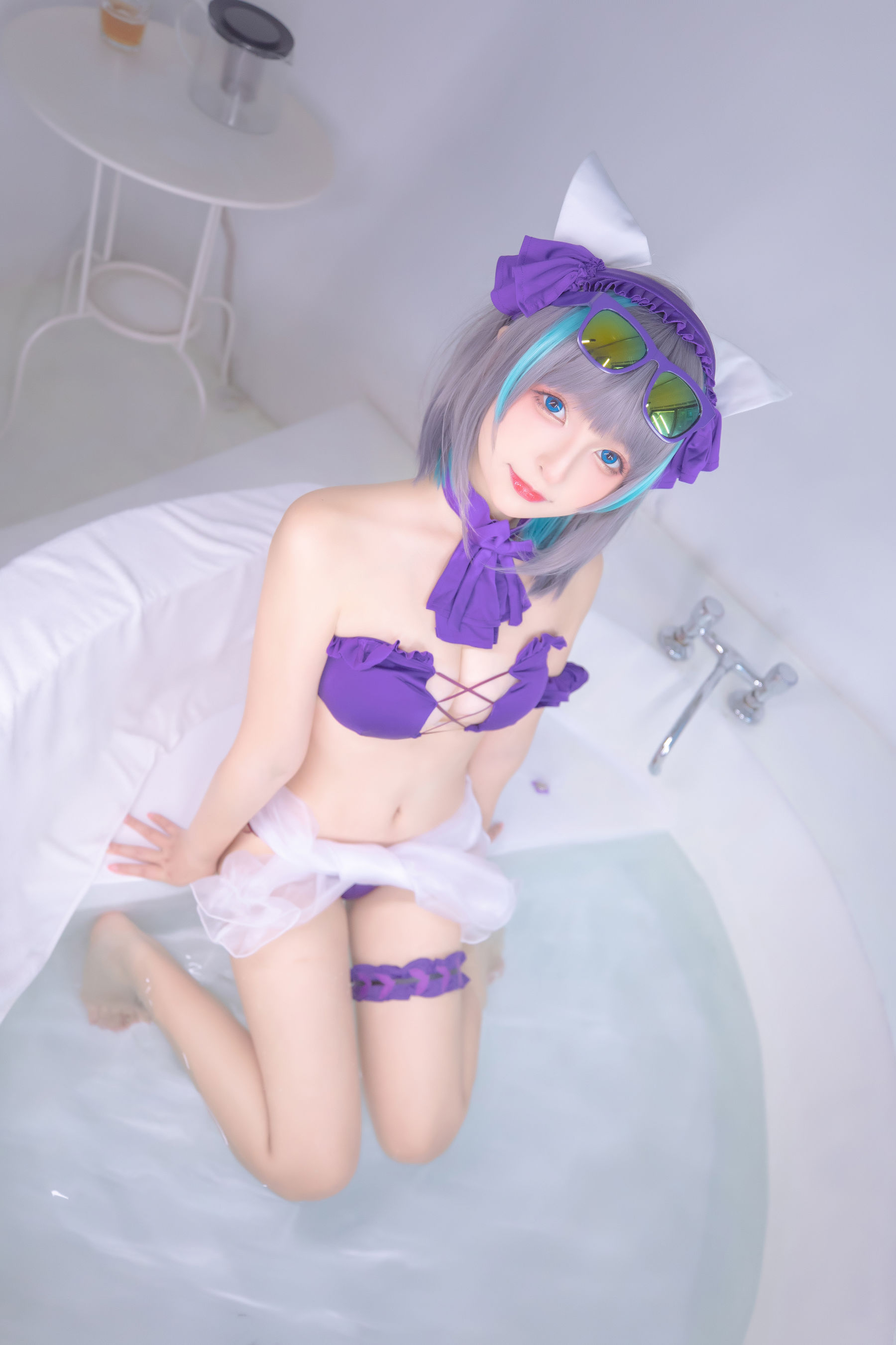 [网红COSER写真] 萝莉神楽板真冬 之柴郡 - 纯色庭院
