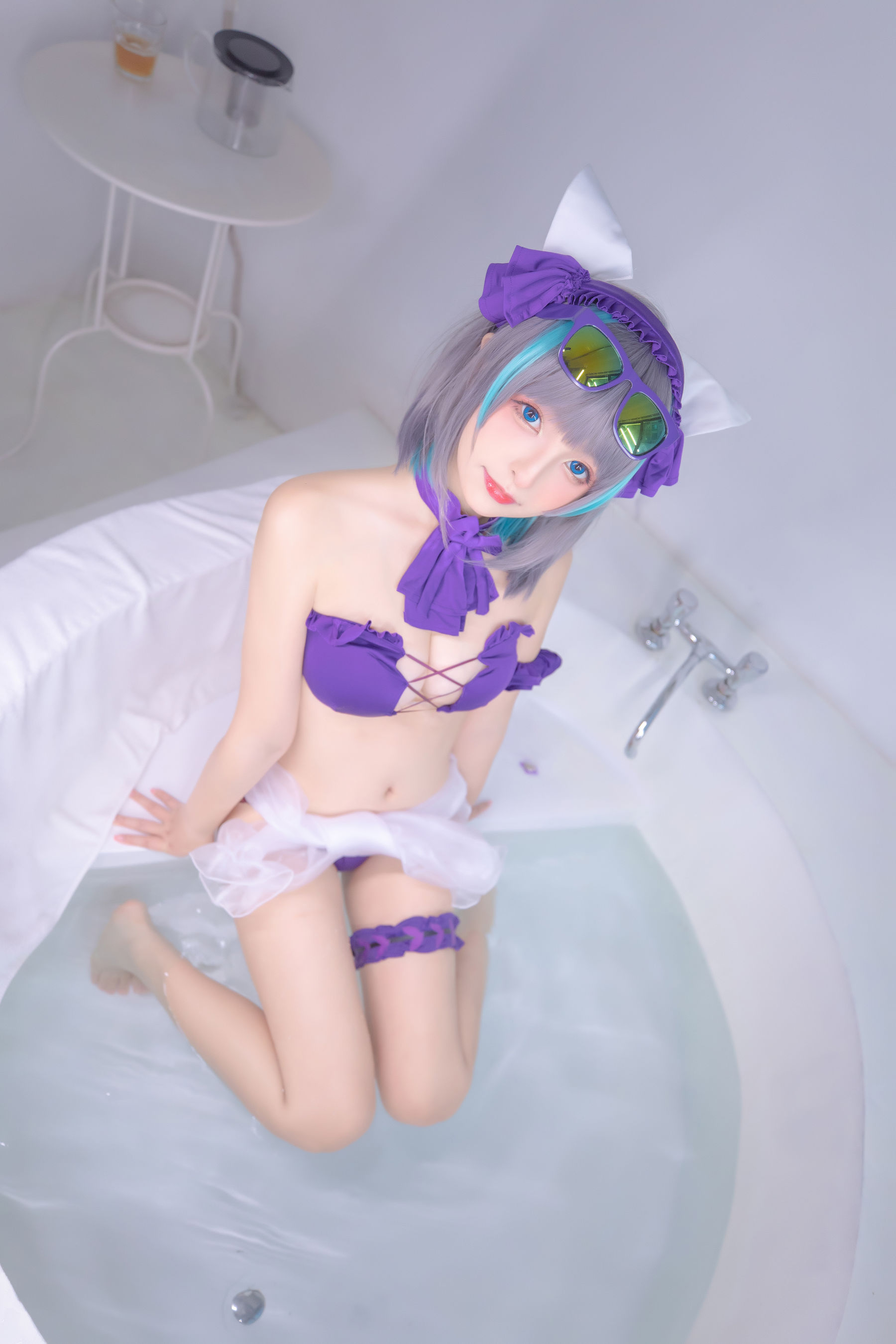 [网红COSER写真] 萝莉神楽板真冬 之柴郡 - 纯色庭院