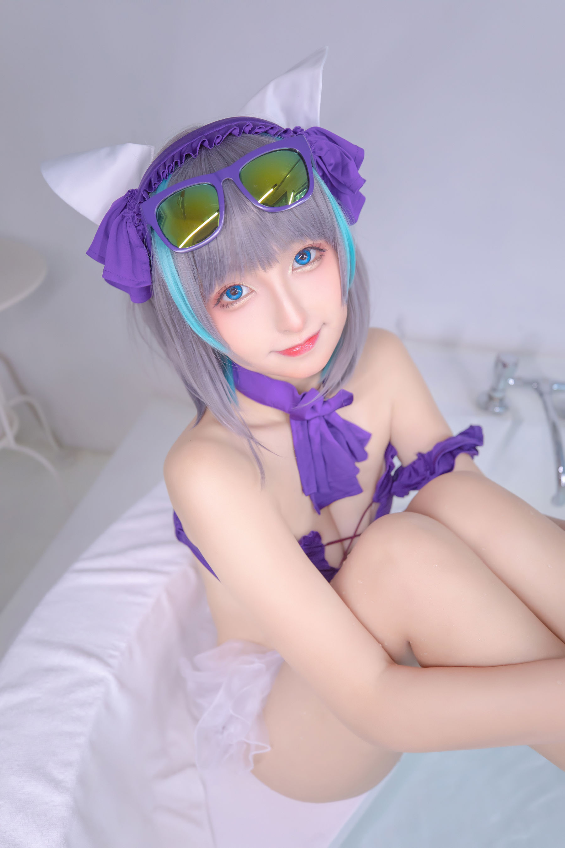 [网红COSER写真] 萝莉神楽板真冬 之柴郡 - 纯色庭院