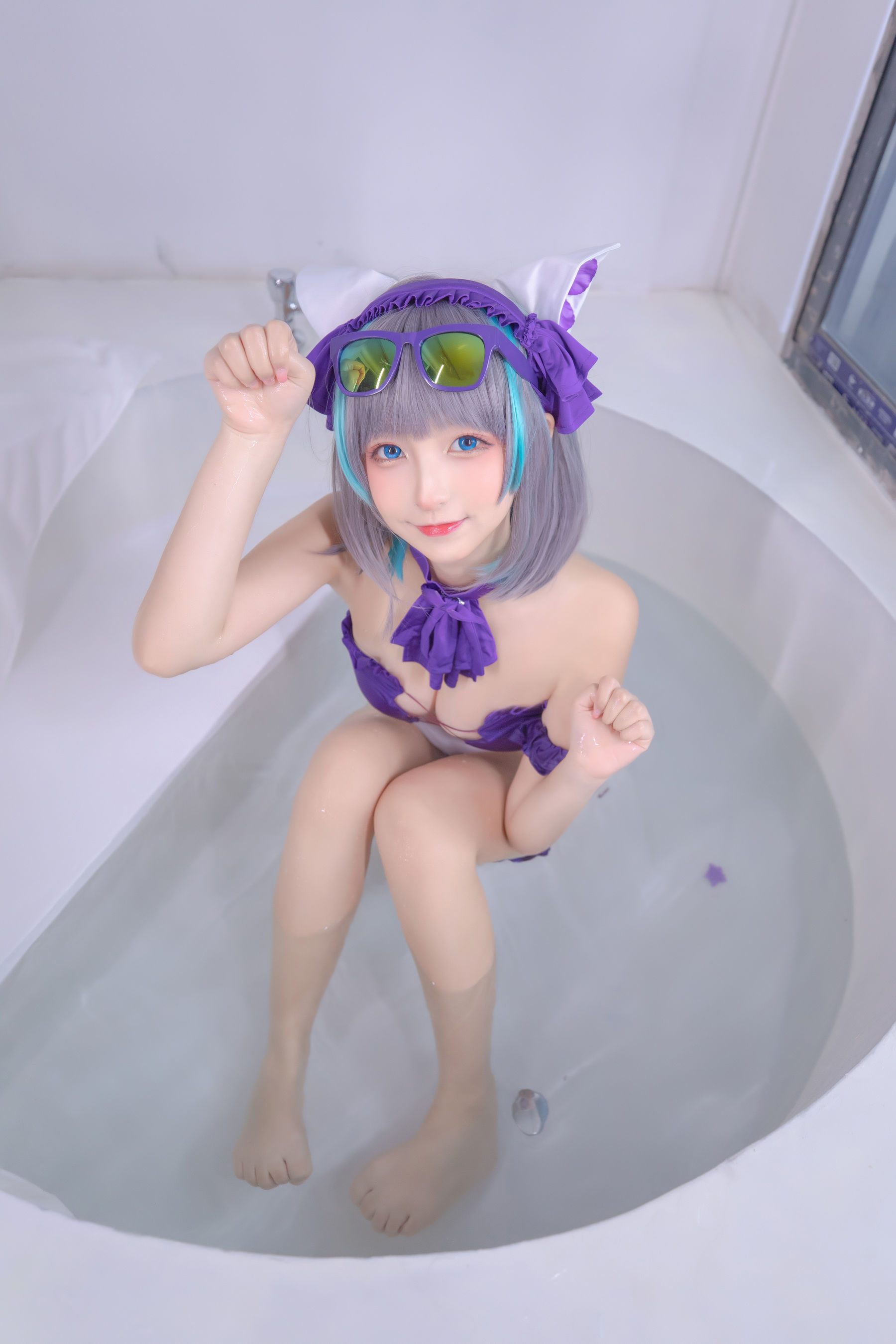 [网红COSER写真] 萝莉神楽板真冬 之柴郡 - 纯色庭院