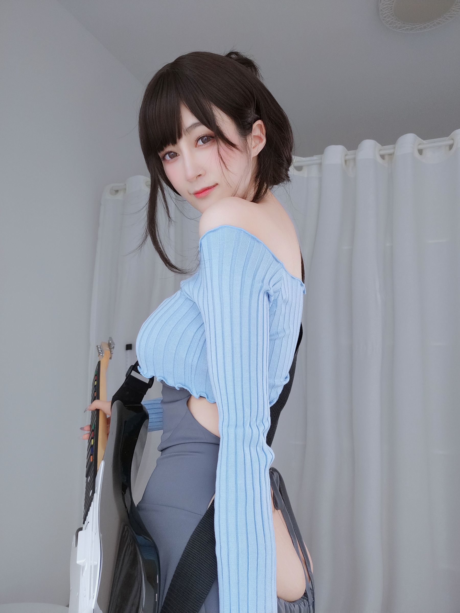 [网红COSER写真] Coser小姐姐白银 - 吉他妹妹