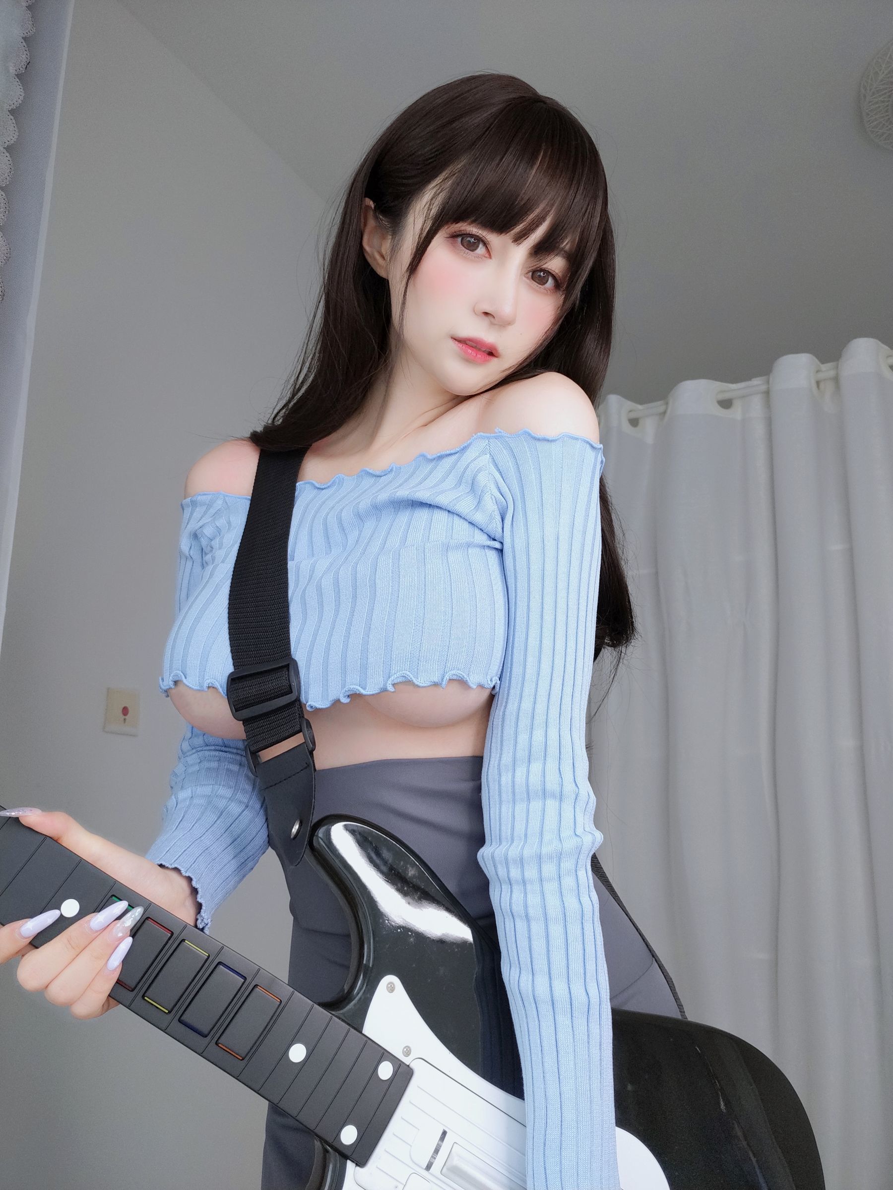 [网红COSER写真] Coser小姐姐白银 - 吉他妹妹