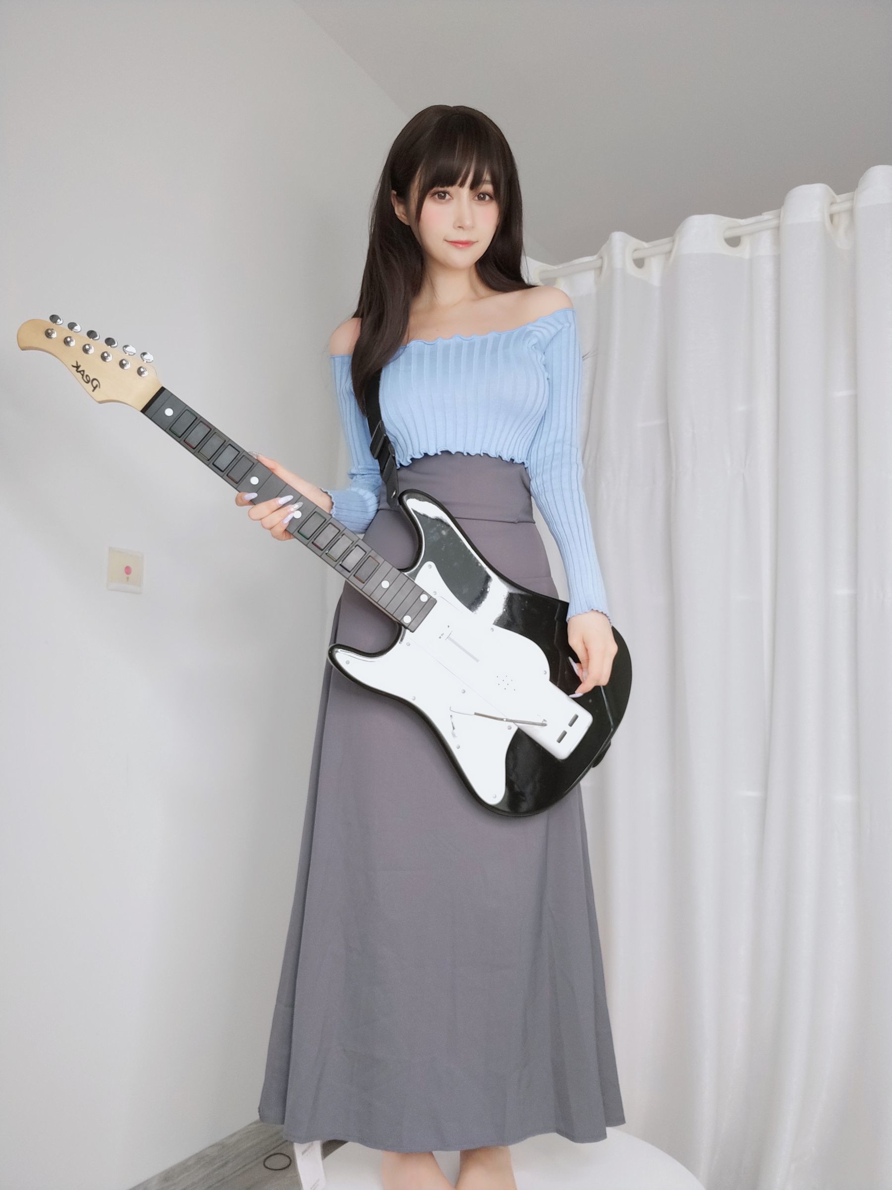 [网红COSER写真] Coser小姐姐白银 - 吉他妹妹