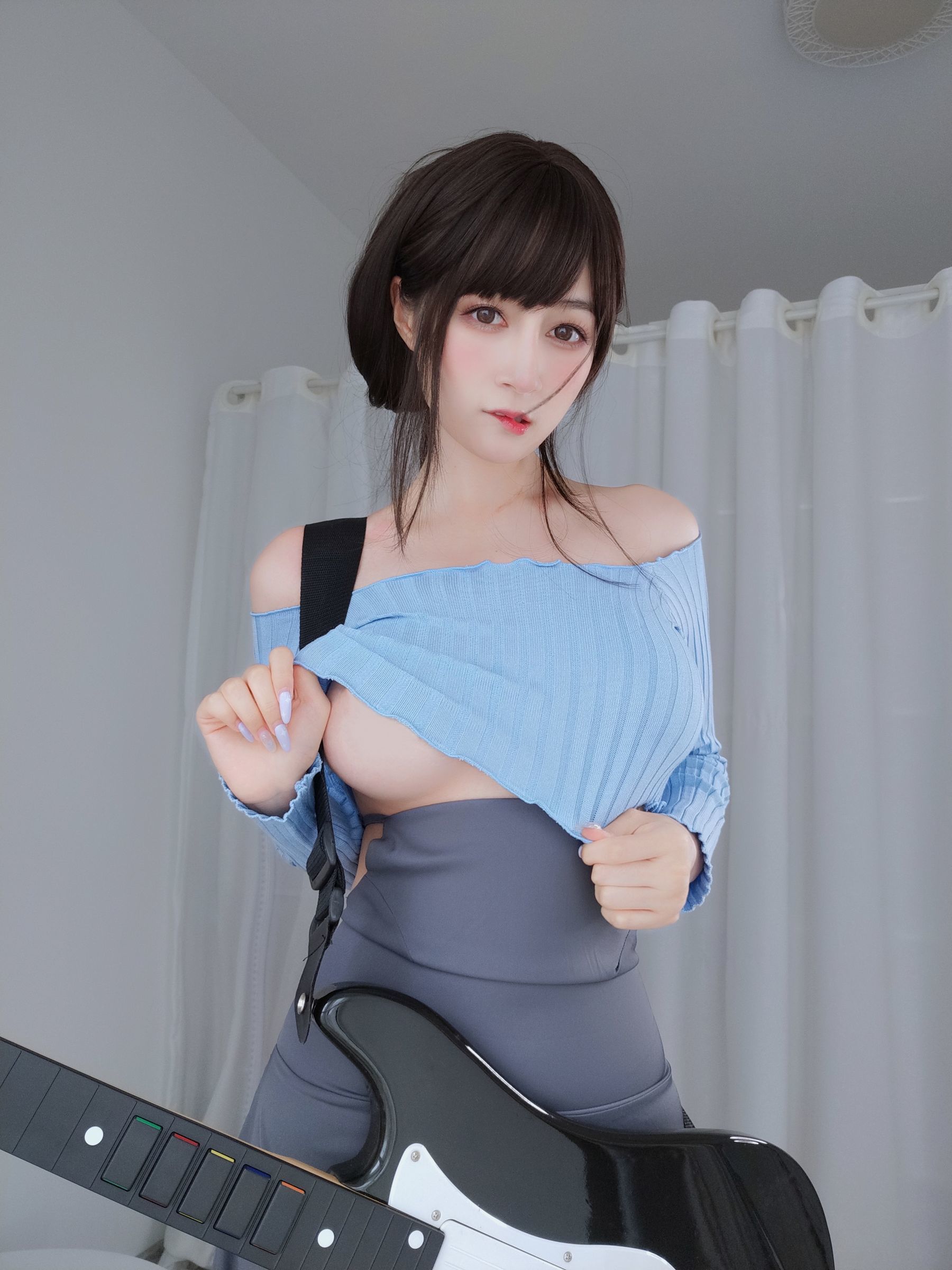 [网红COSER写真] Coser小姐姐白银 - 吉他妹妹