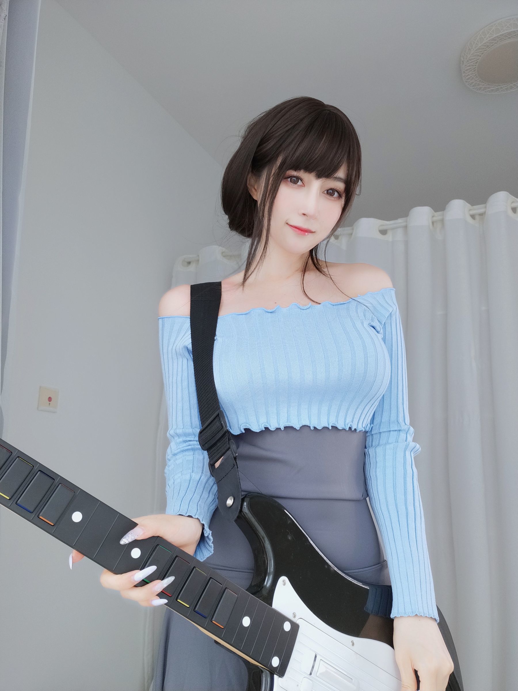 [网红COSER写真] Coser小姐姐白银 - 吉他妹妹