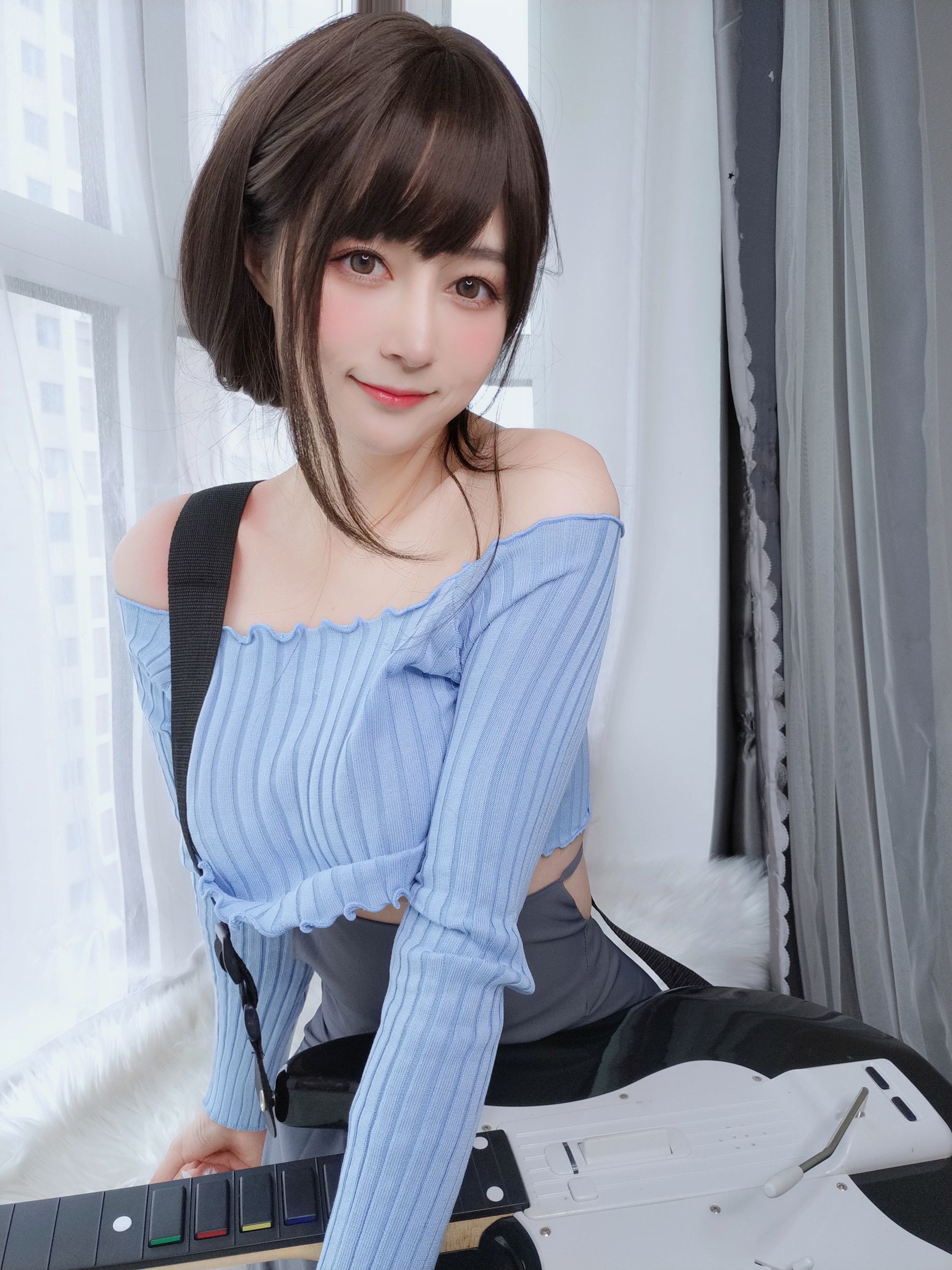 [网红COSER写真] Coser小姐姐白银 - 吉他妹妹