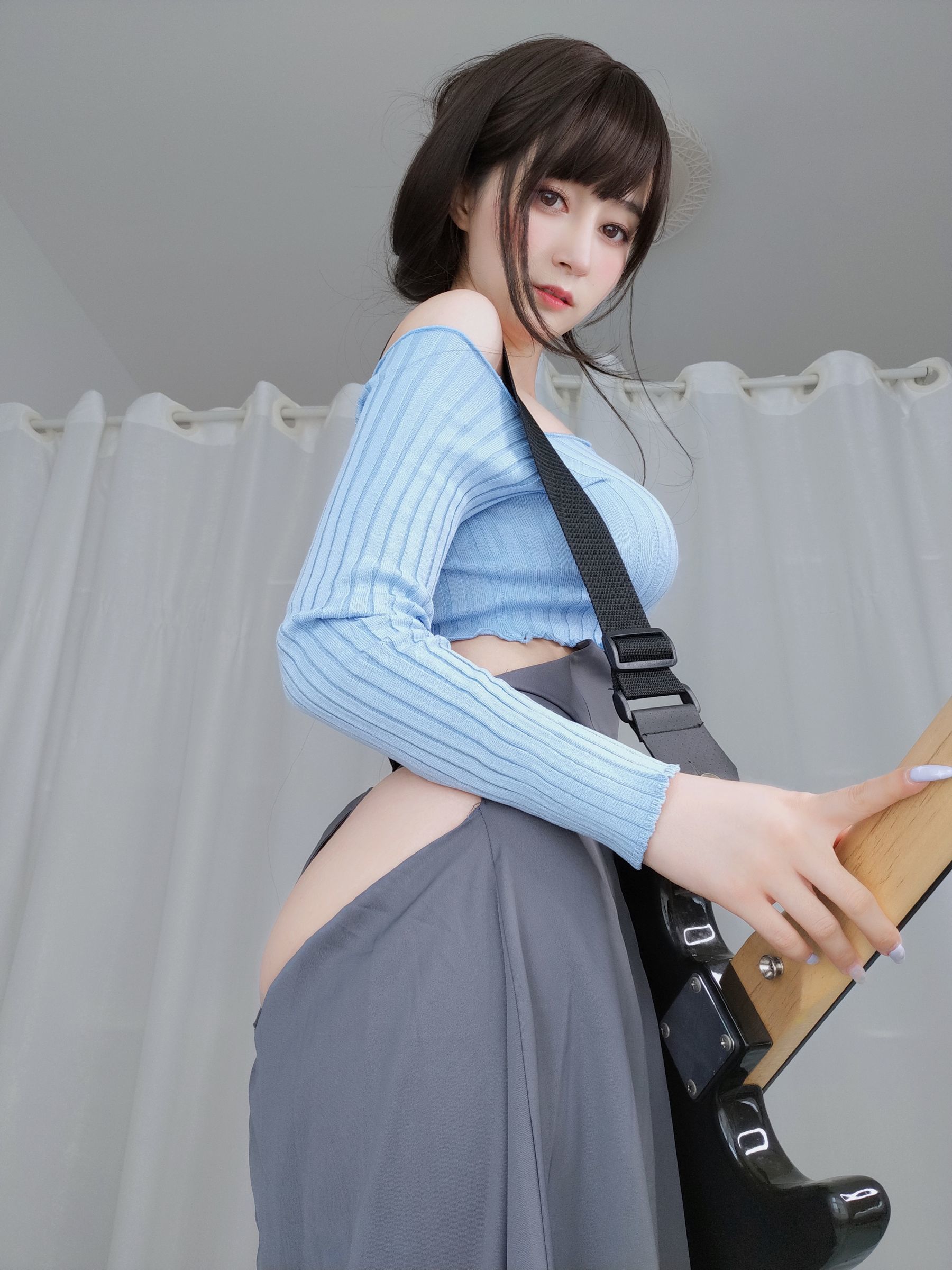 [网红COSER写真] Coser小姐姐白银 - 吉他妹妹