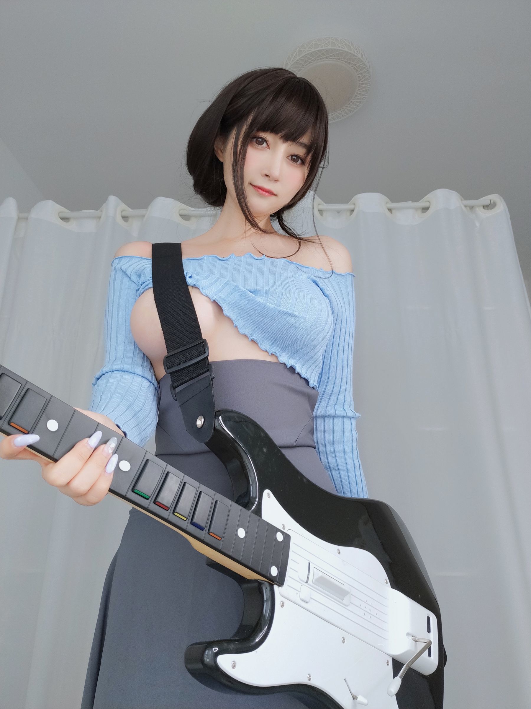 [网红COSER写真] Coser小姐姐白银 - 吉他妹妹