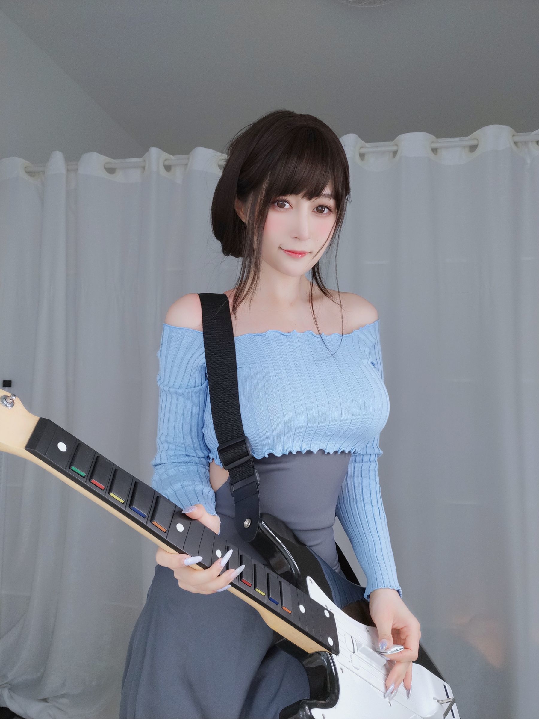[网红COSER写真] Coser小姐姐白银 - 吉他妹妹