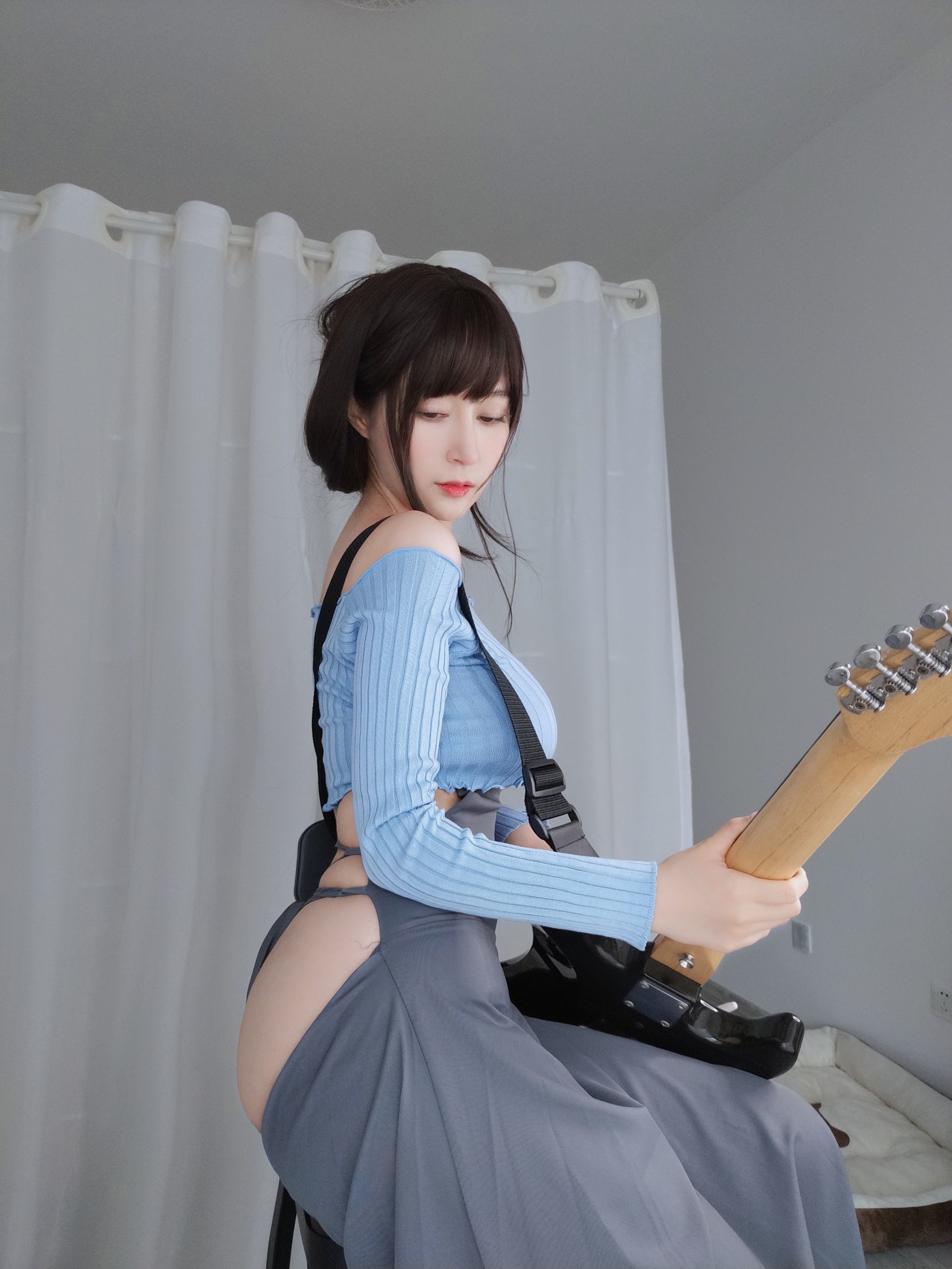 [网红COSER写真] Coser小姐姐白银 - 吉他妹妹