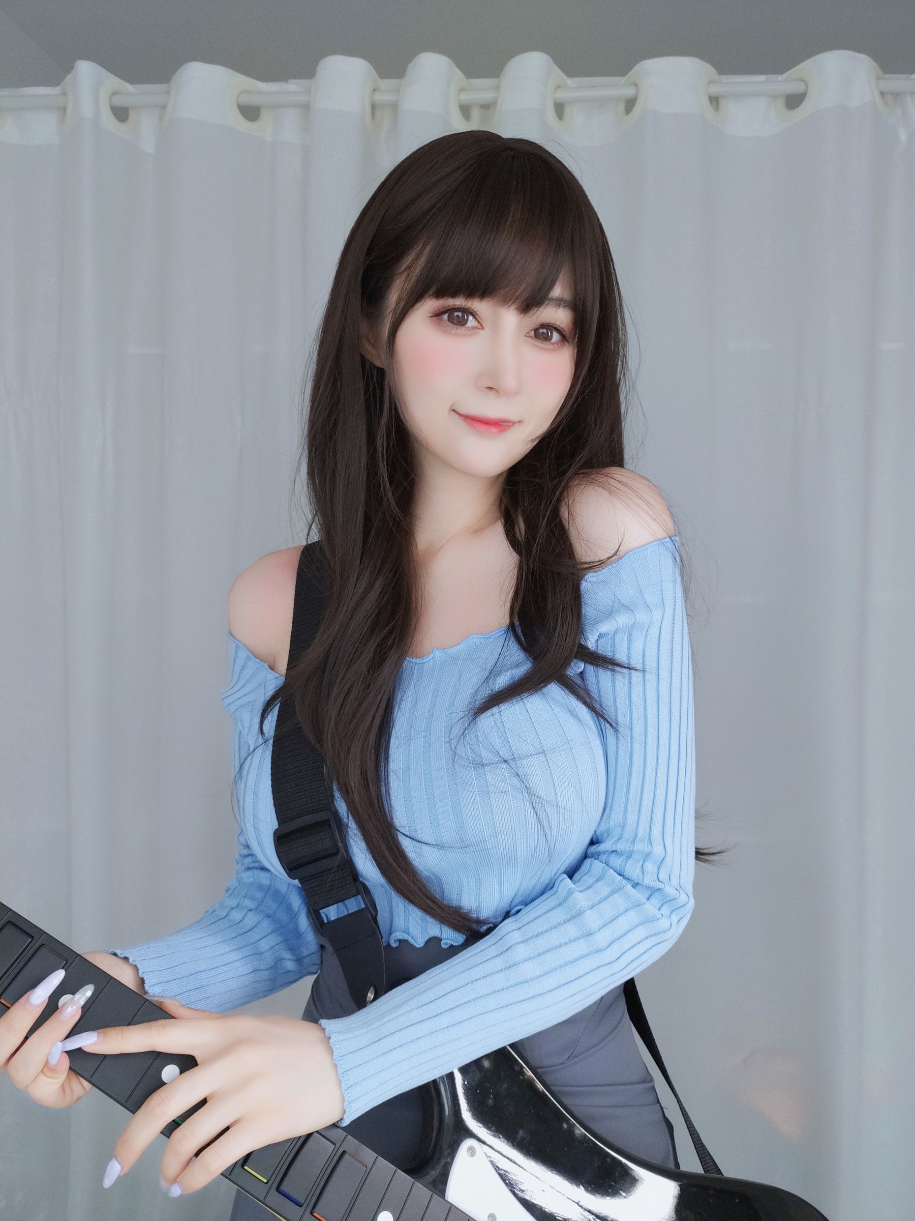 [网红COSER写真] Coser小姐姐白银 - 吉他妹妹