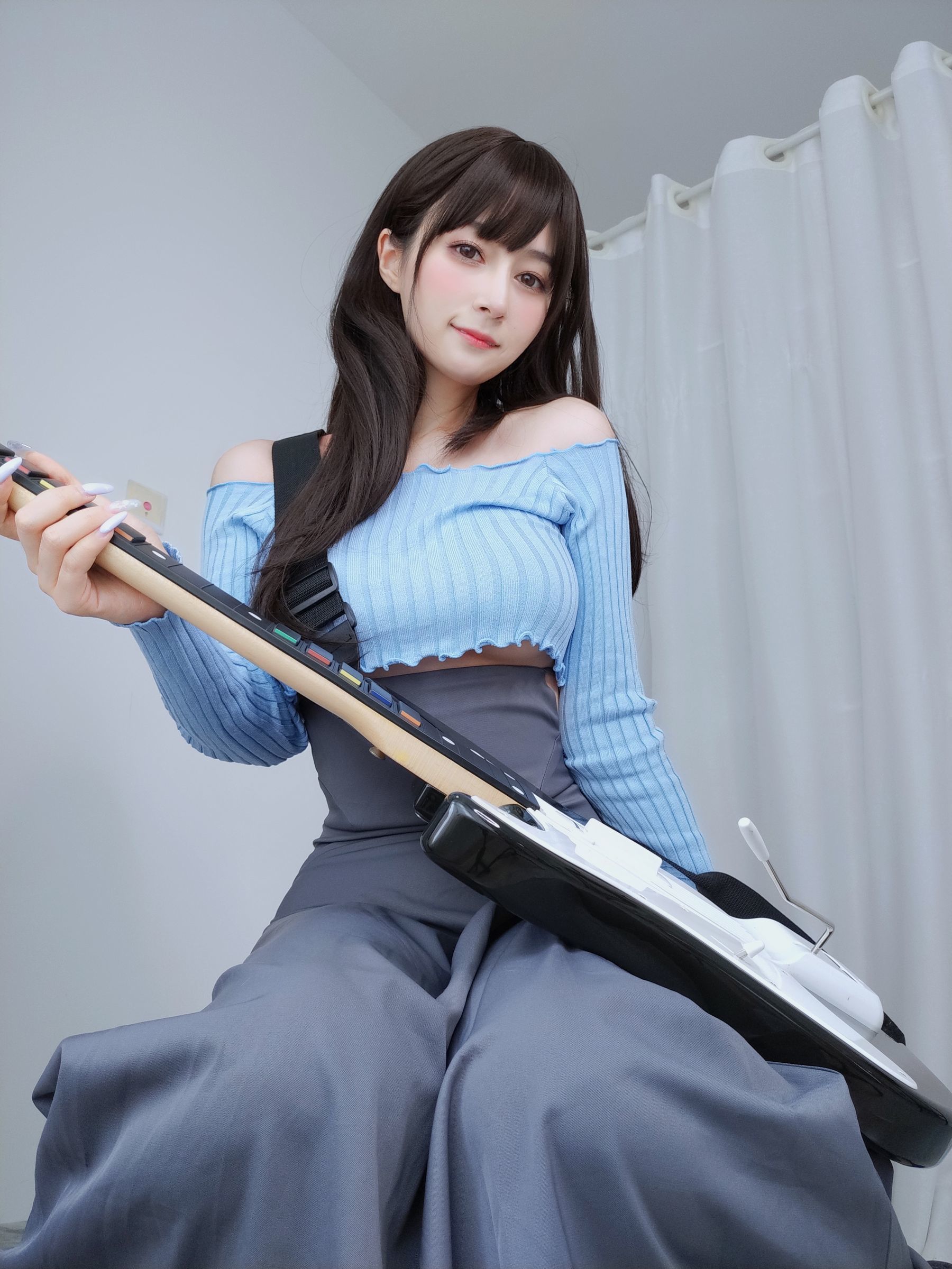 [网红COSER写真] Coser小姐姐白银 - 吉他妹妹