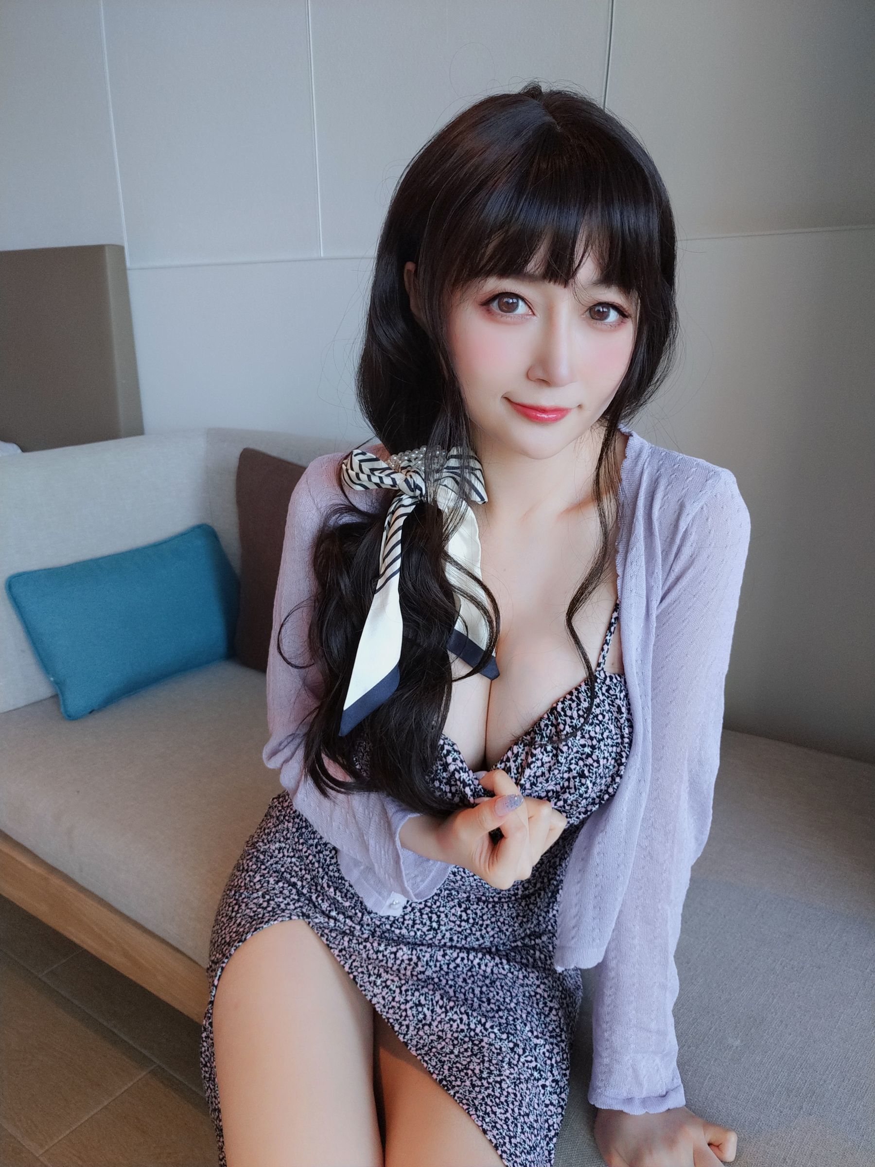 [网红COSER写真] Coser小姐姐白银 - 居家碎花裙