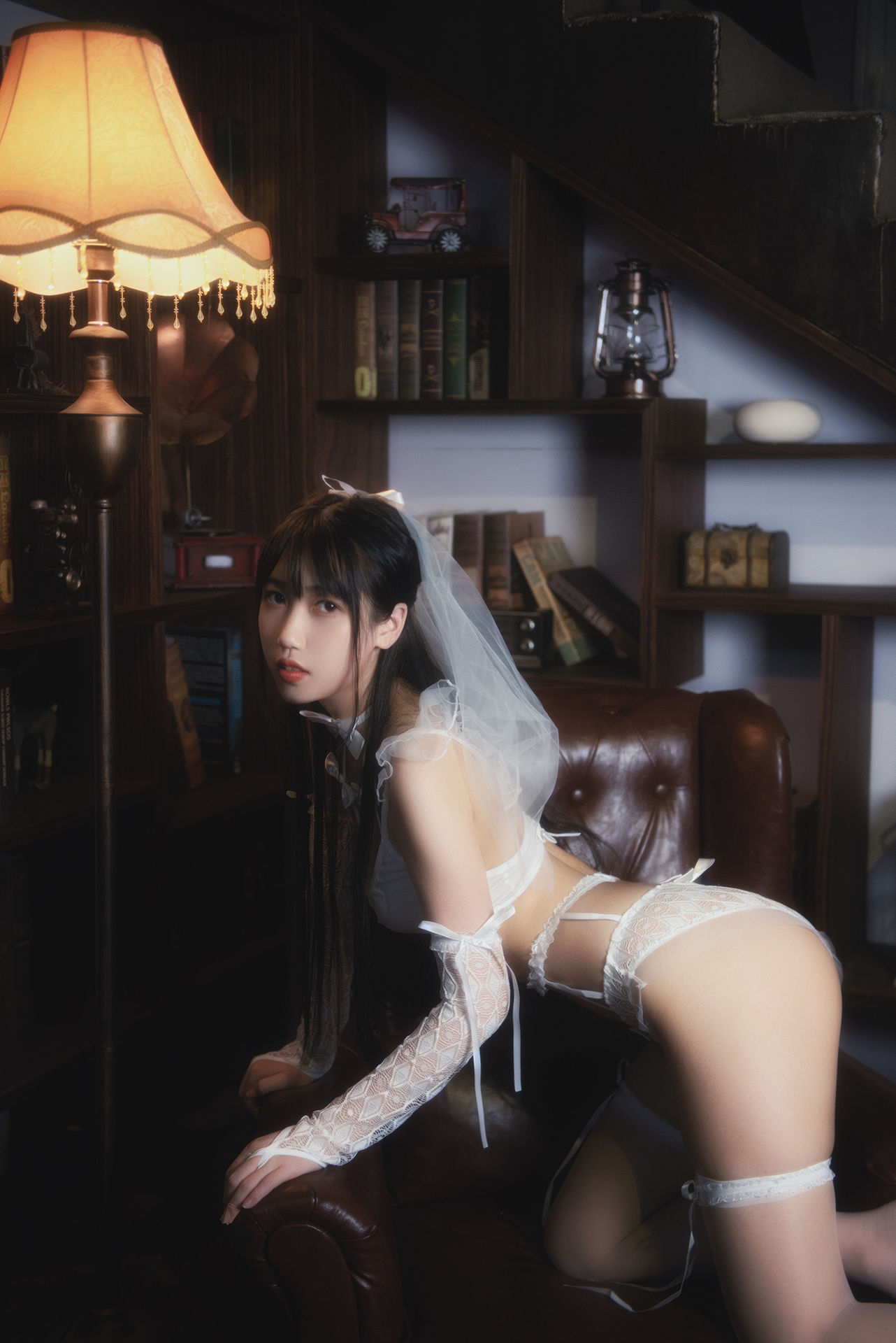 [网红COSER写真] 微博人气Coser不呆猫 - 白色情趣婚纱