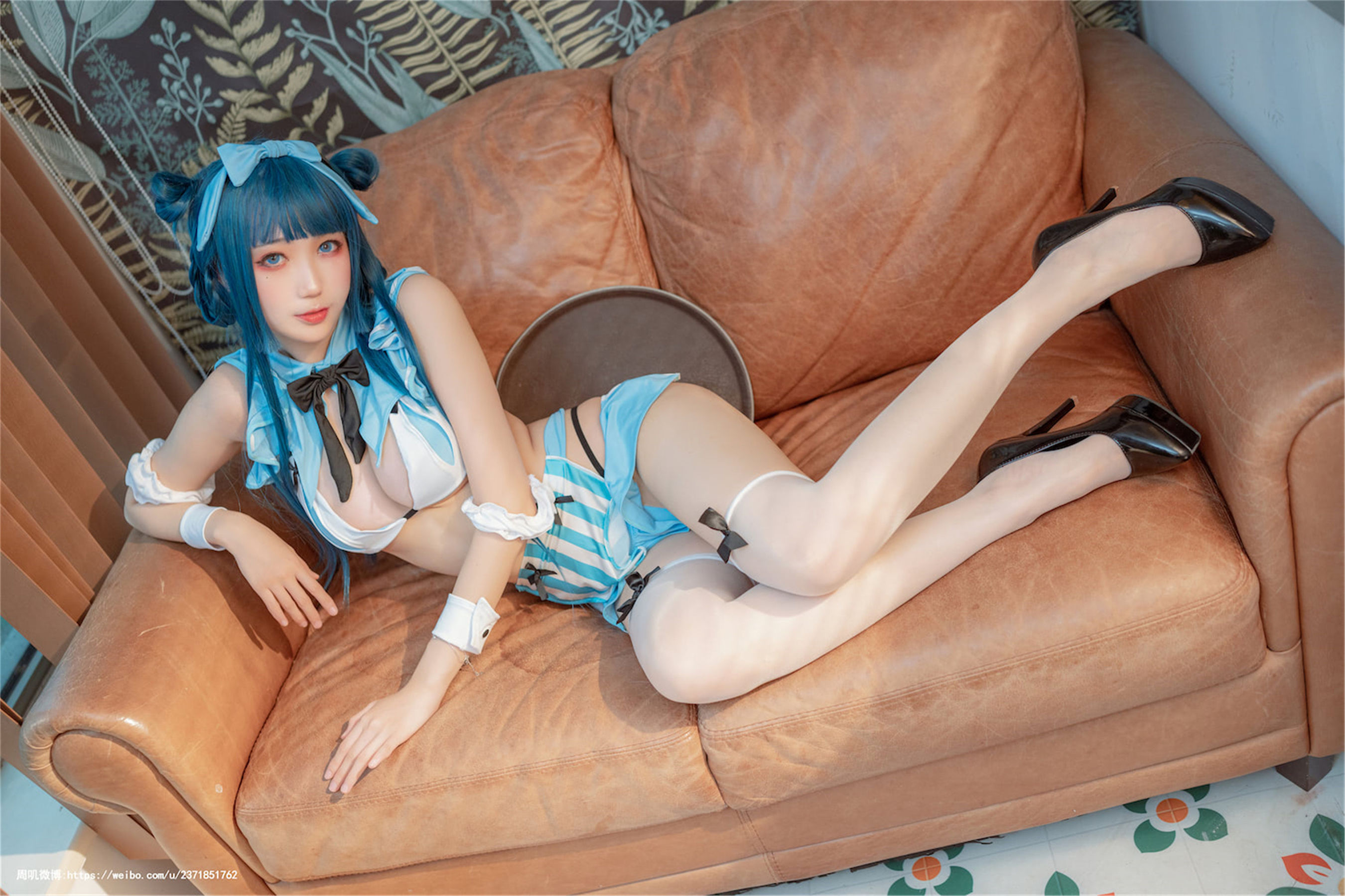 [网红COSER写真] 皮皮奶可可爱了啦&周叽是可爱兔兔 - 服务员