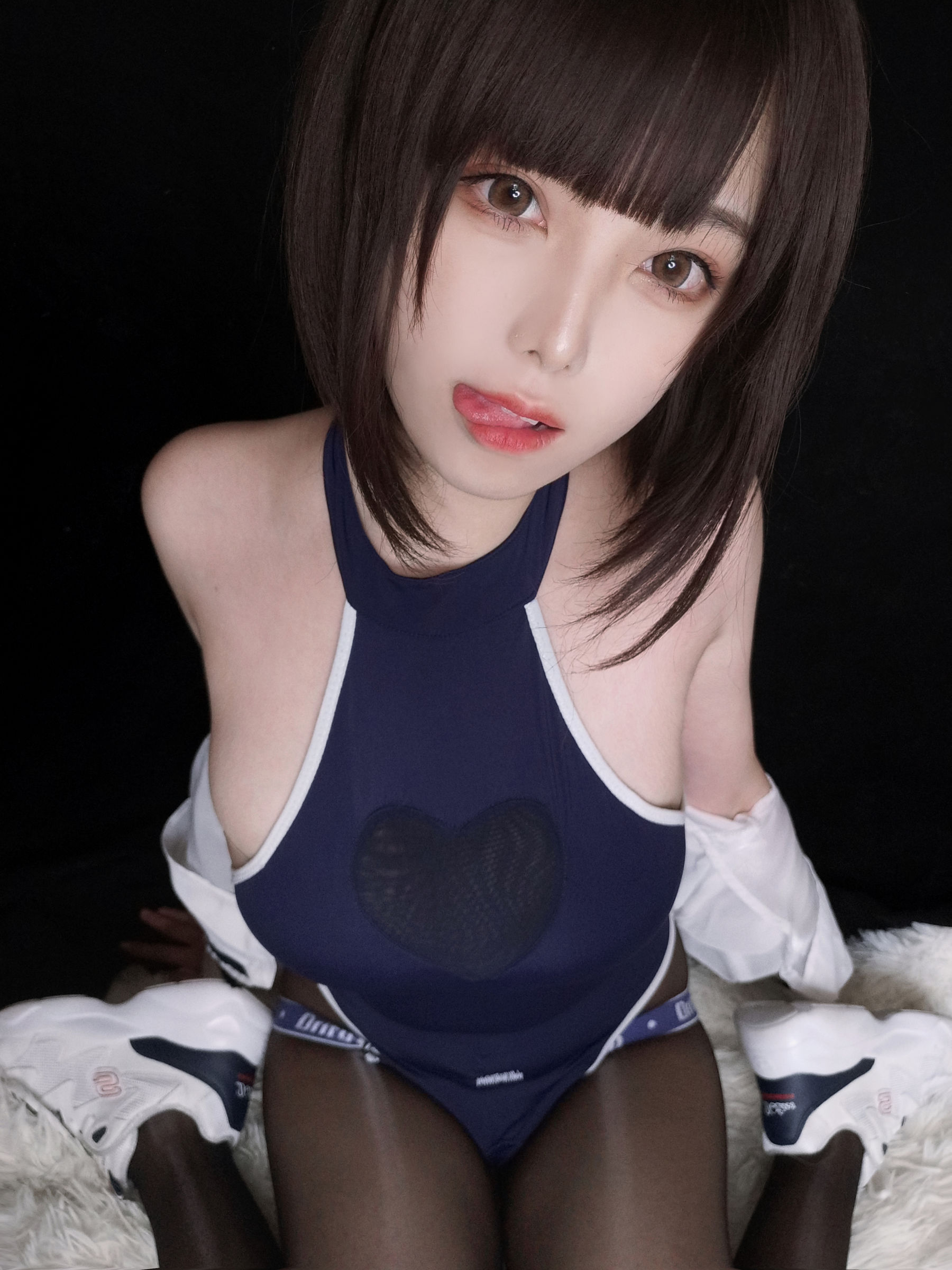 [网红COSER写真] 萌系小姐姐蜜汁猫裘 - 水着