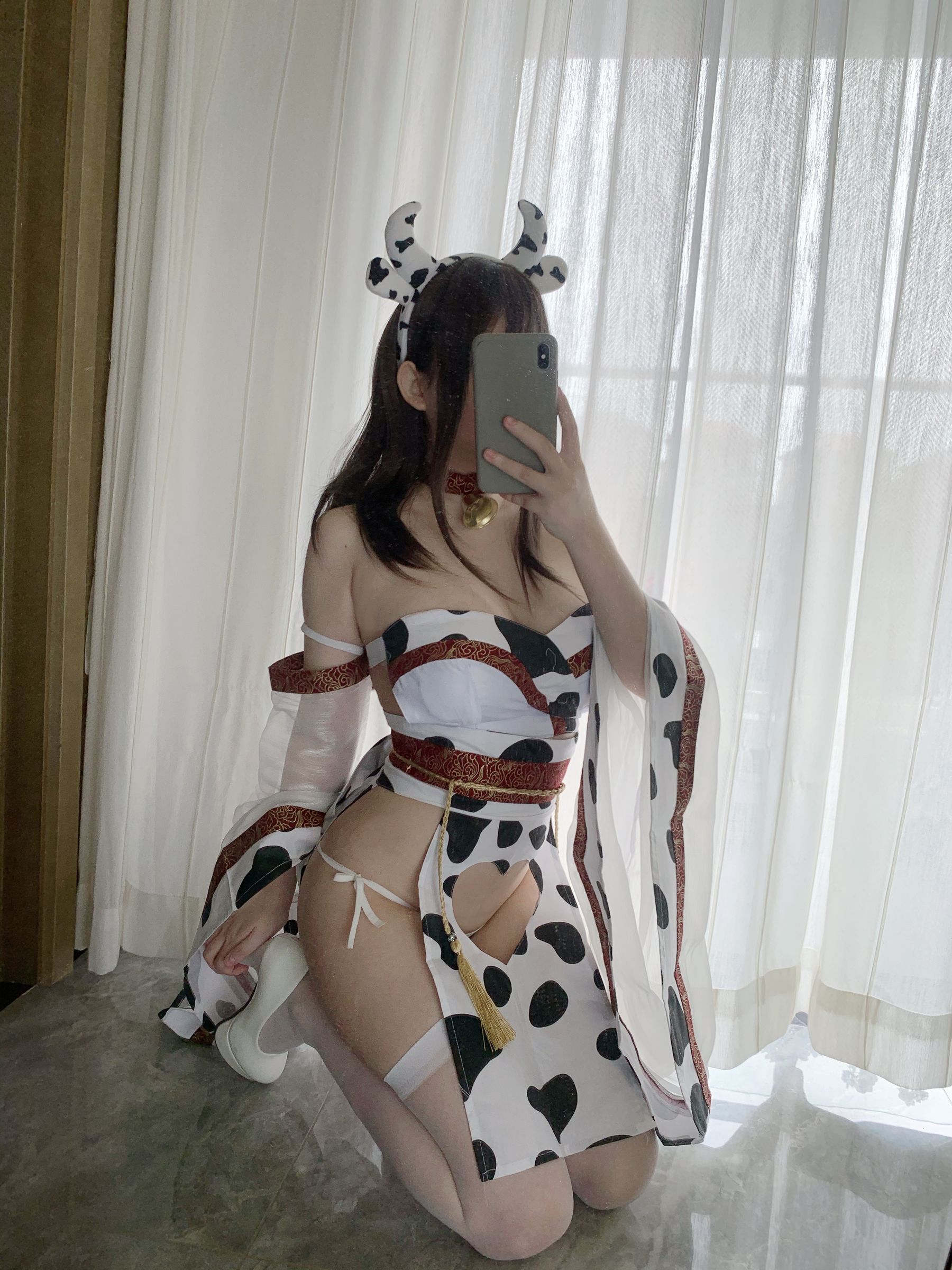 [网红COSER写真] 蜜桃少女是依酱呀 - 牛牛和服