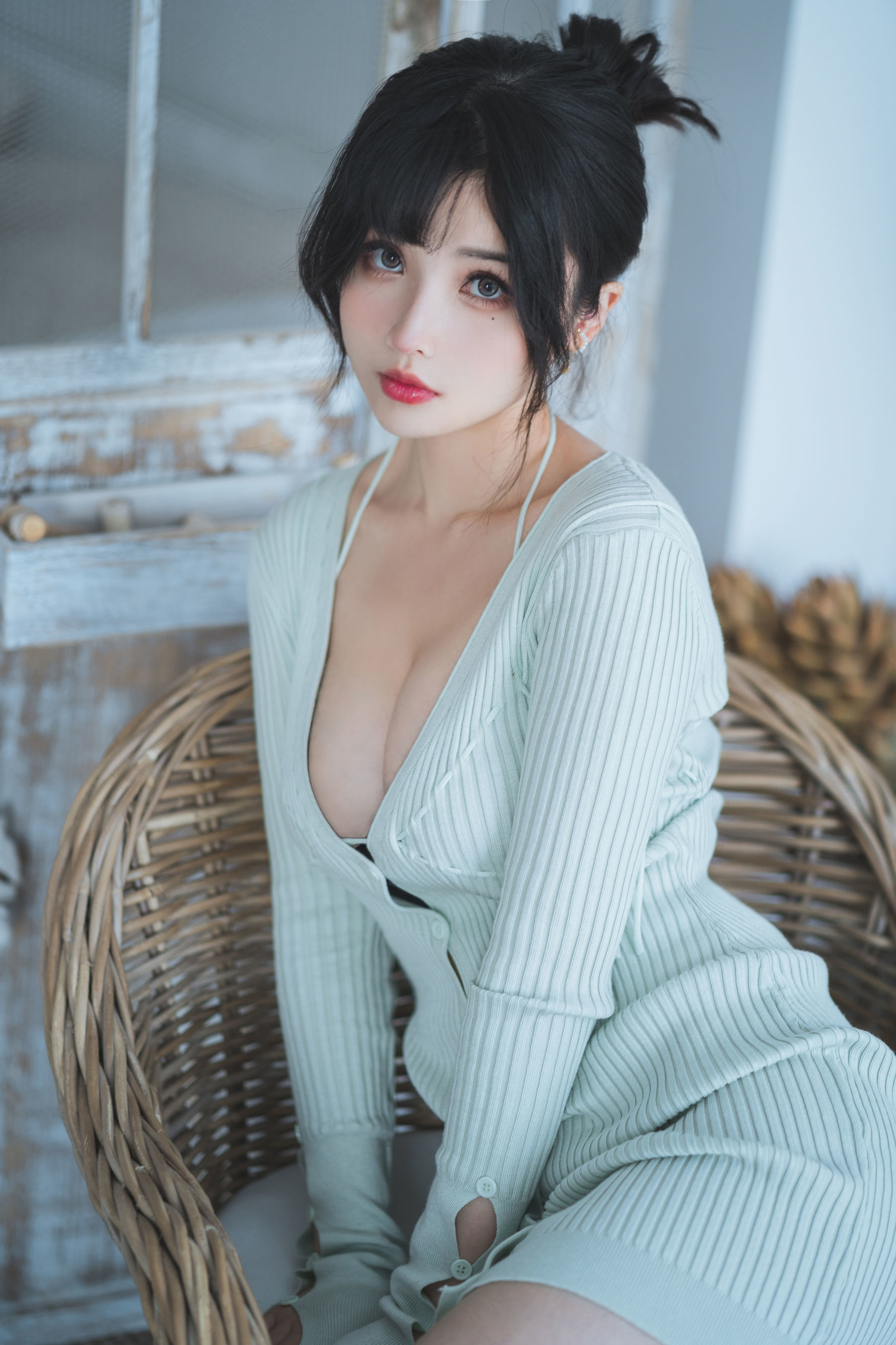[网红COSER写真] COS福利rioko凉凉子 - 人妻毛衣