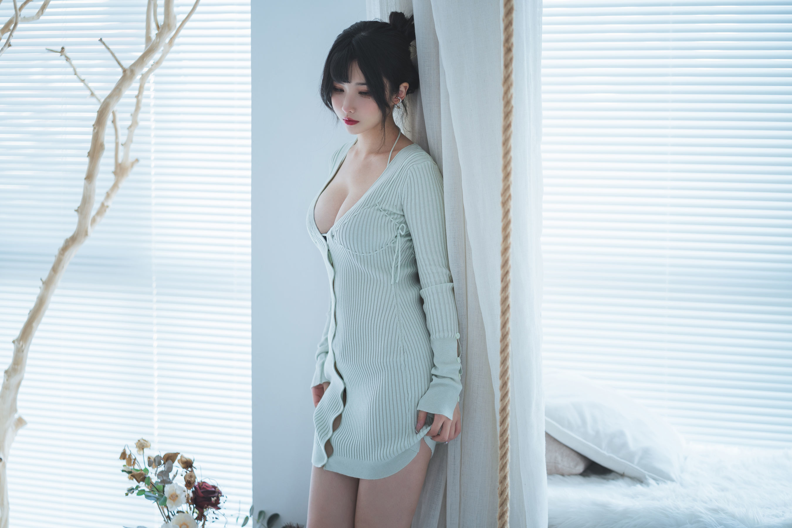 [网红COSER写真] COS福利rioko凉凉子 - 人妻毛衣