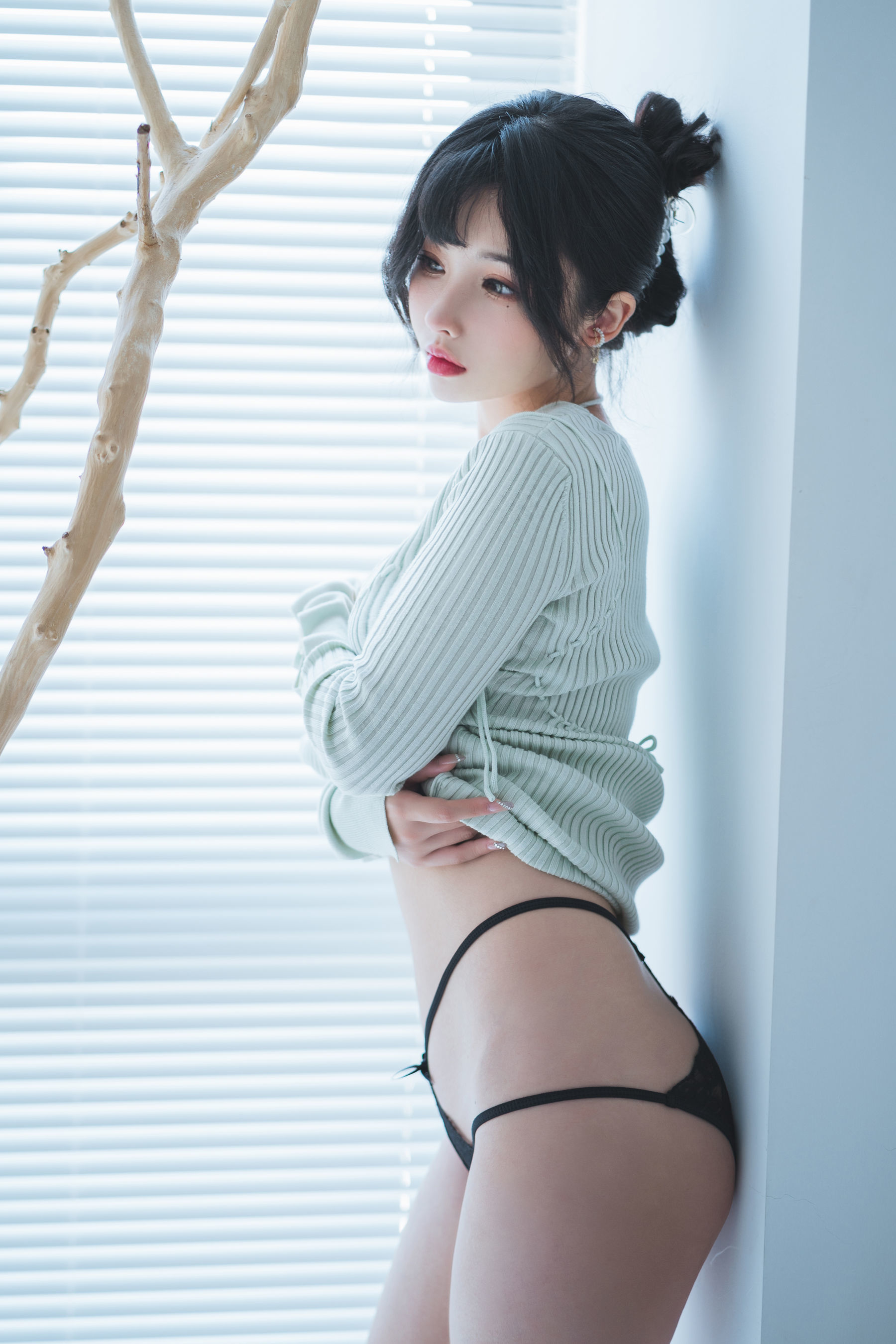 [网红COSER写真] COS福利rioko凉凉子 - 人妻毛衣