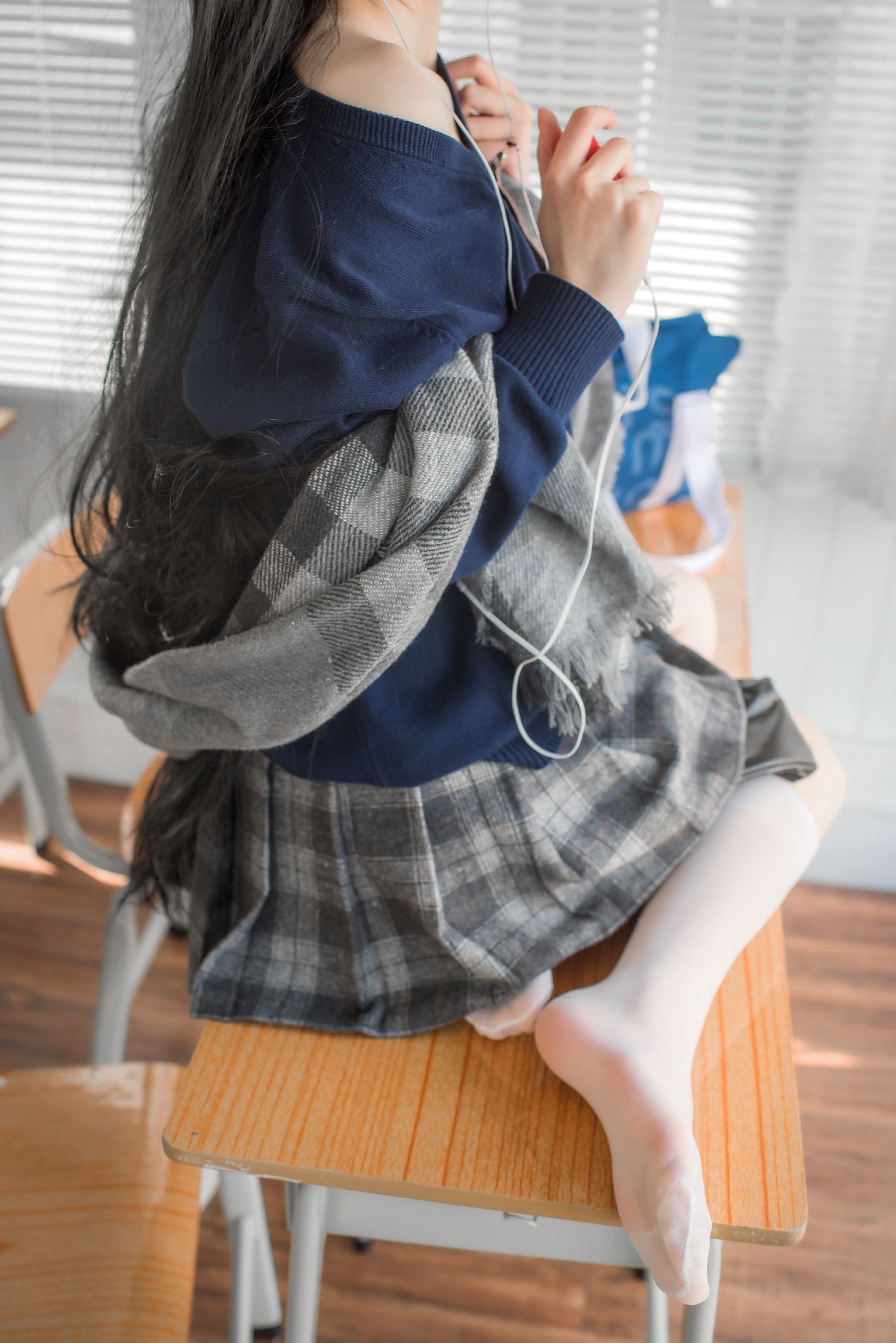 [网红COSER写真] izumi泉桃子福利 - 纯白毕业季