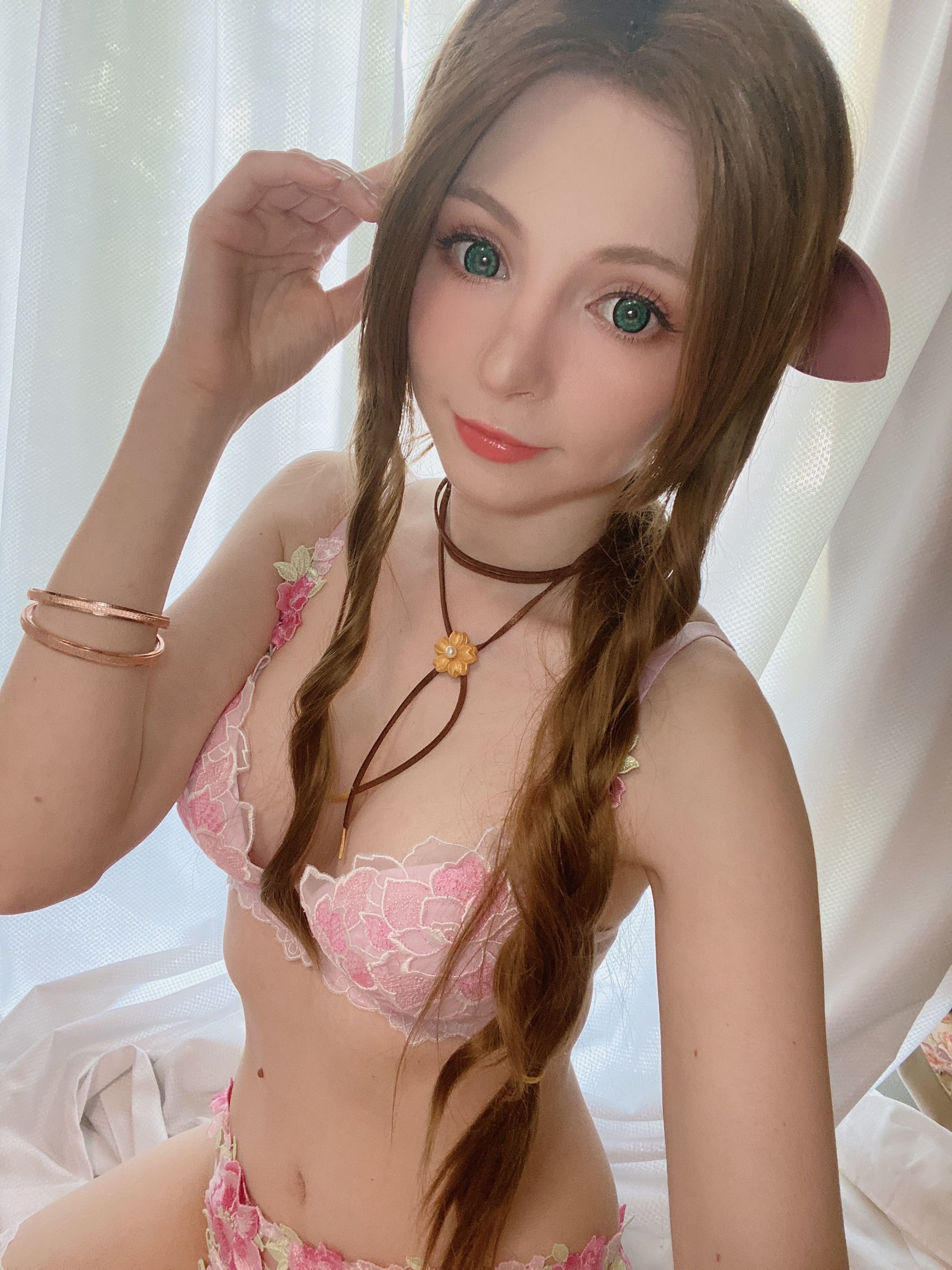 [网红COSER写真] Peach milky - Aerith Lingerie