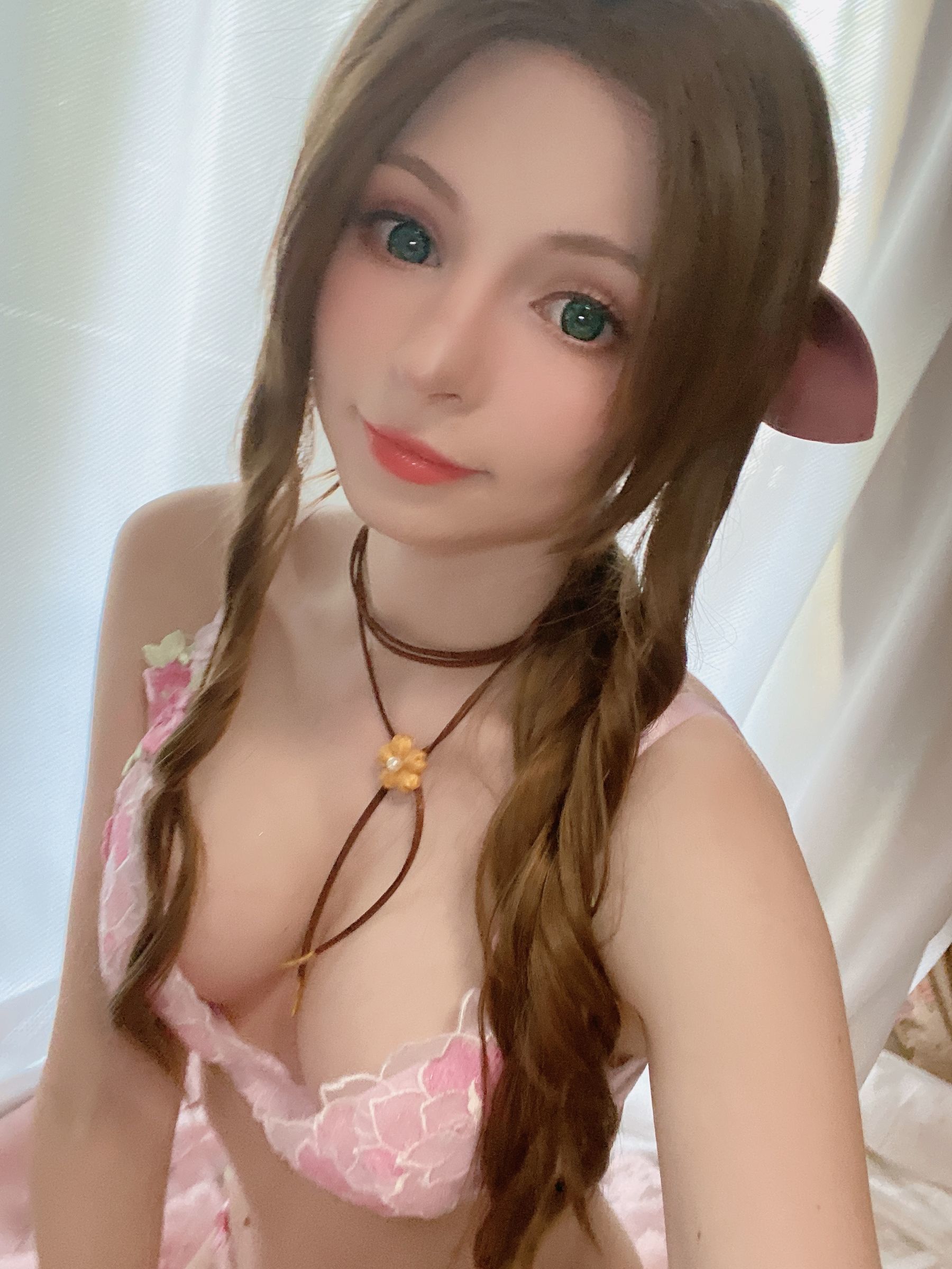 [网红COSER写真] Peach milky - Aerith Lingerie