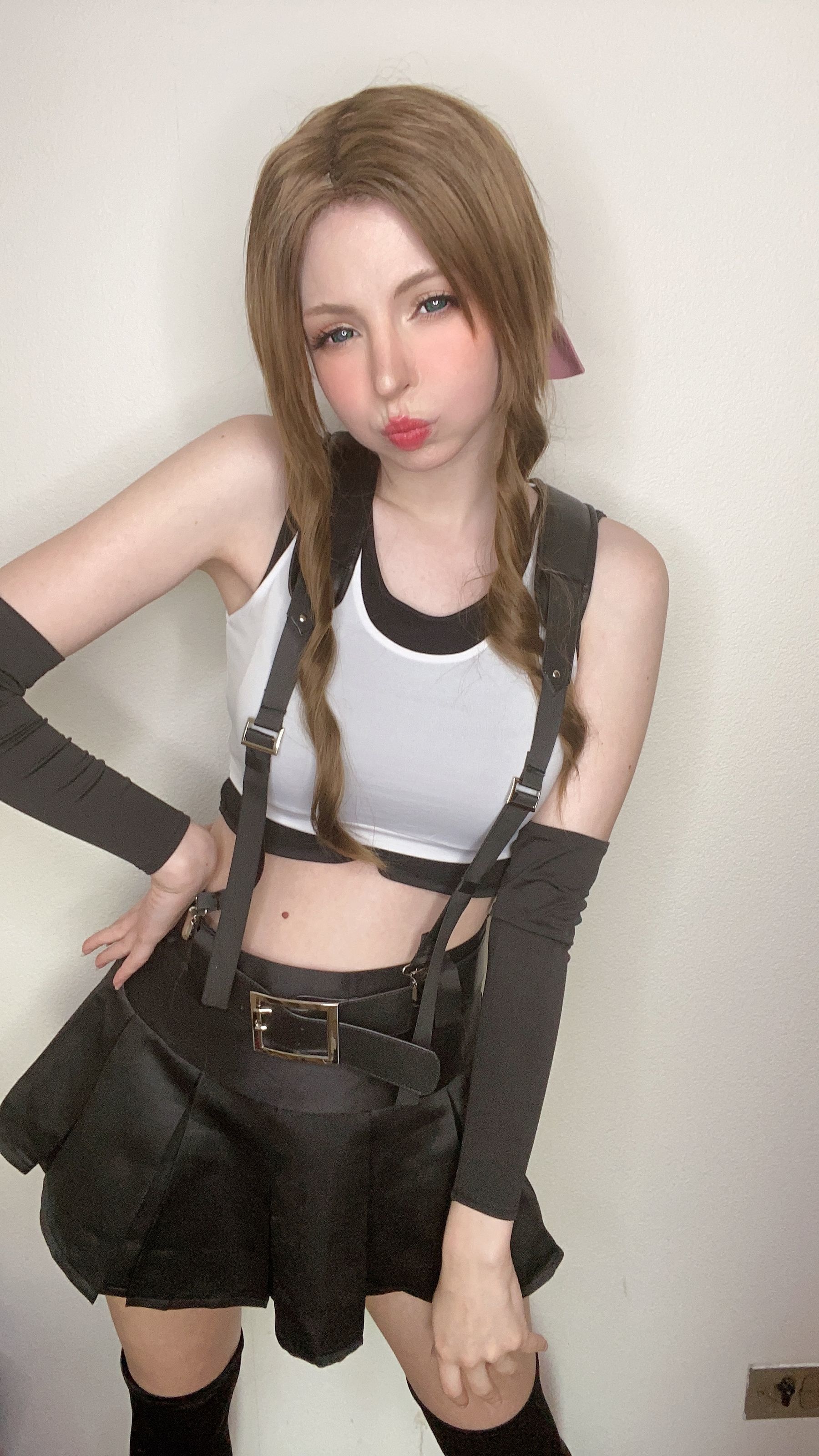 [网红COSER写真] Peach milky - Aerith Tifa Swap
