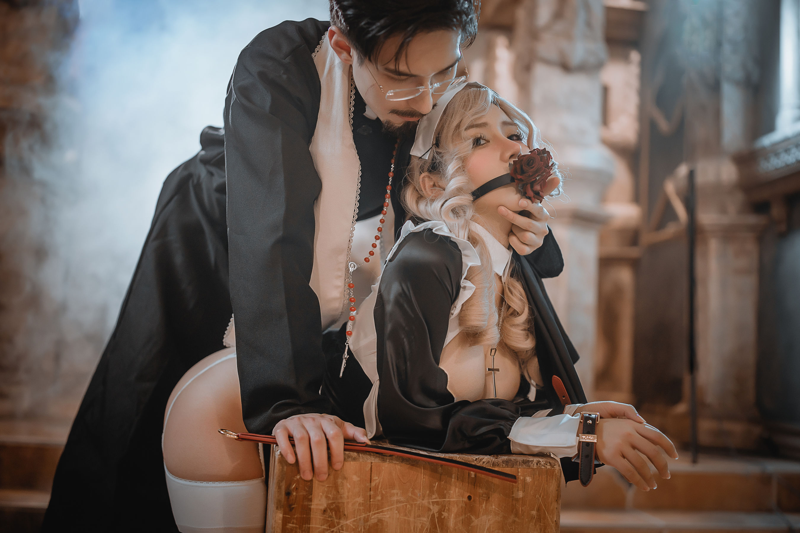 [网红COSER写真] 一笑芳香沁写真 - 神父修女