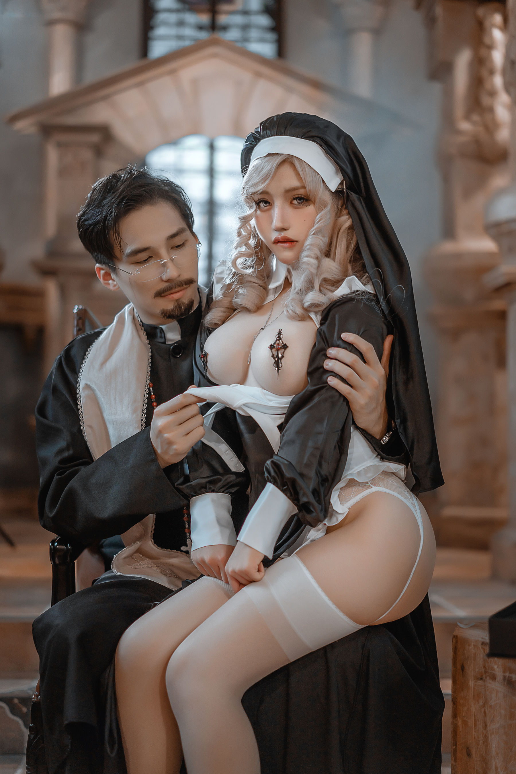 [网红COSER写真] 一笑芳香沁写真 - 神父修女