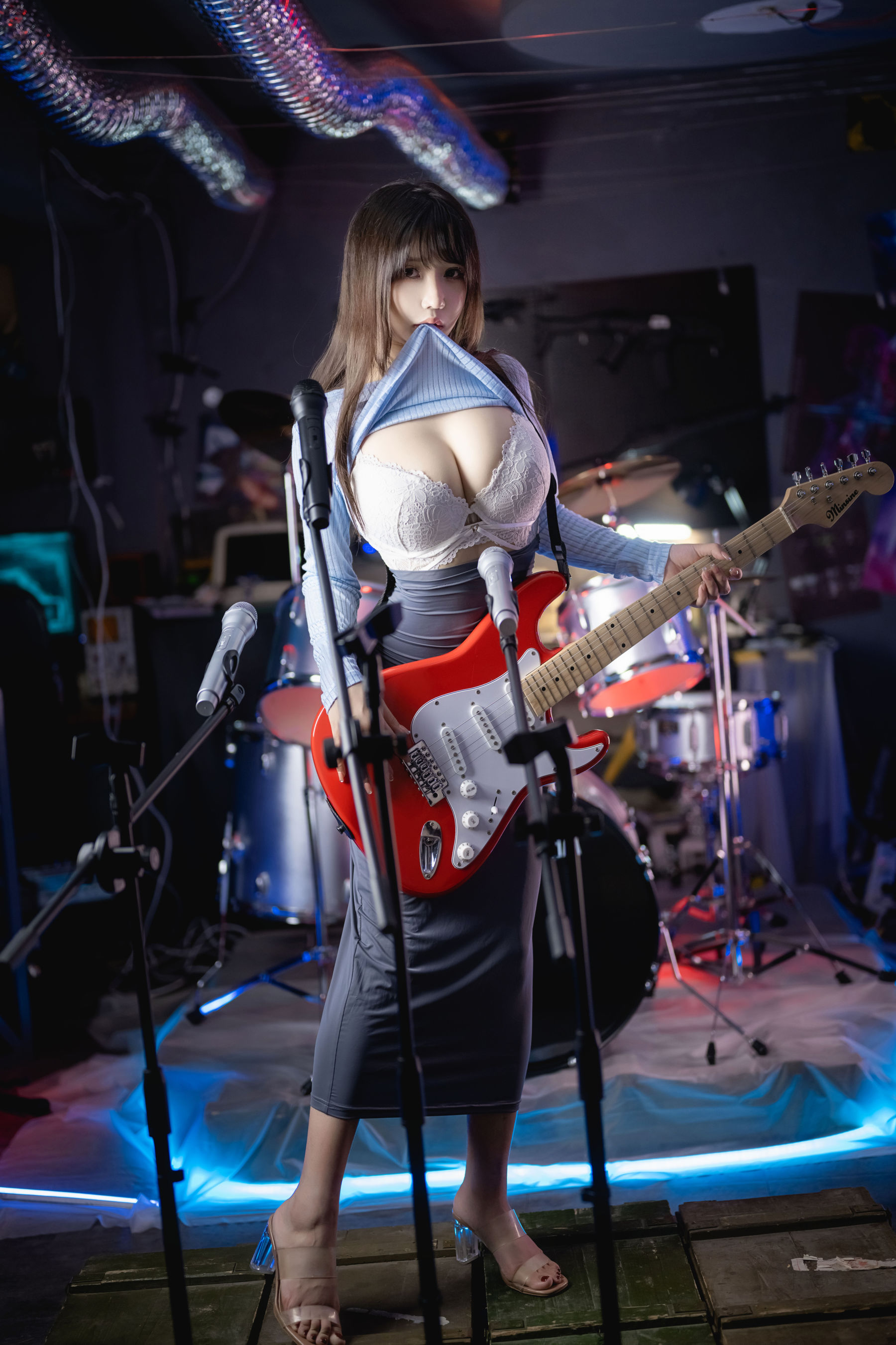 [网红COSER写真] 二次元妹子抱走莫子aa - 吉他妹妹