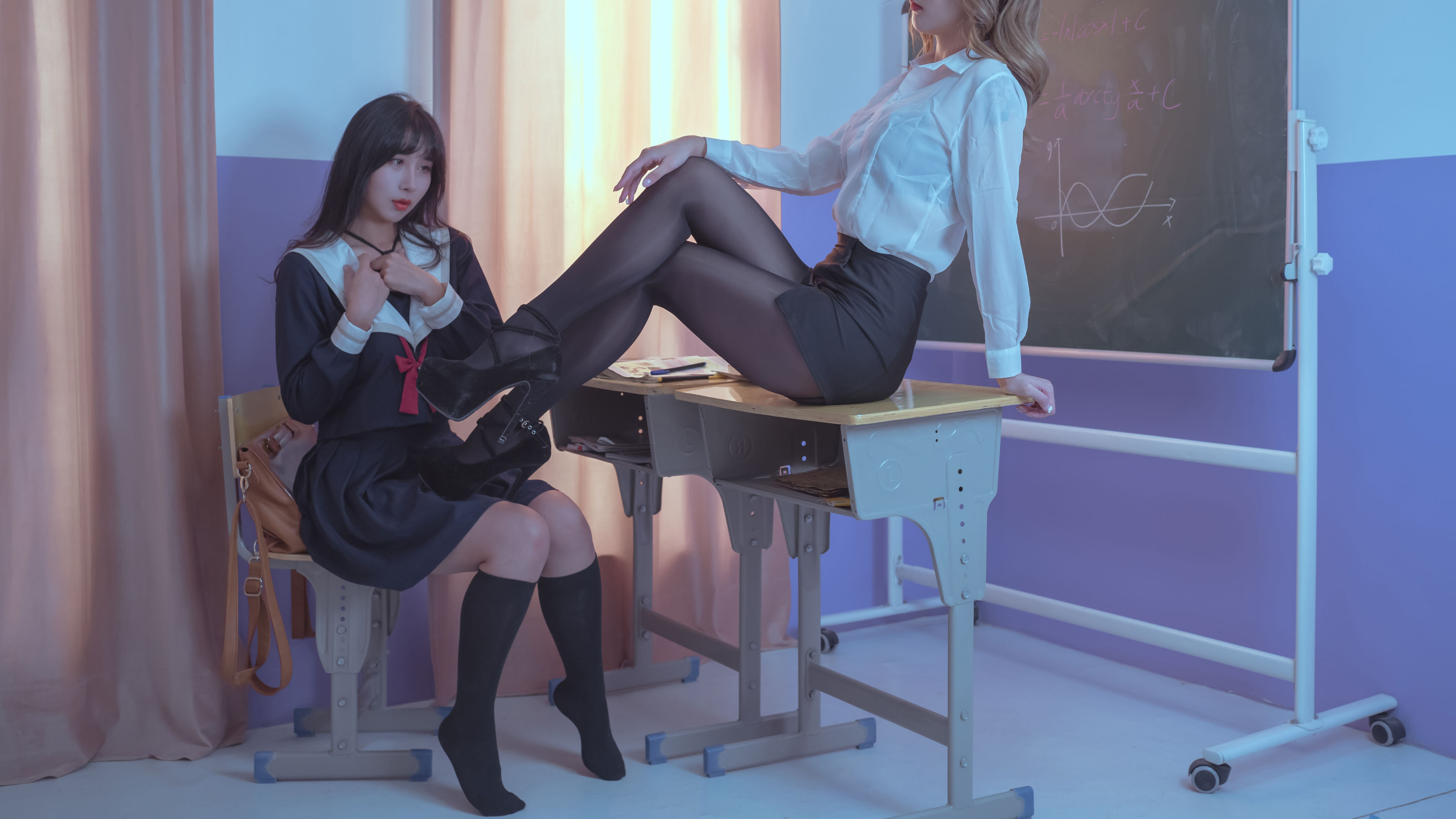 [网红COSER写真] 云溪溪 - 教室绳艺