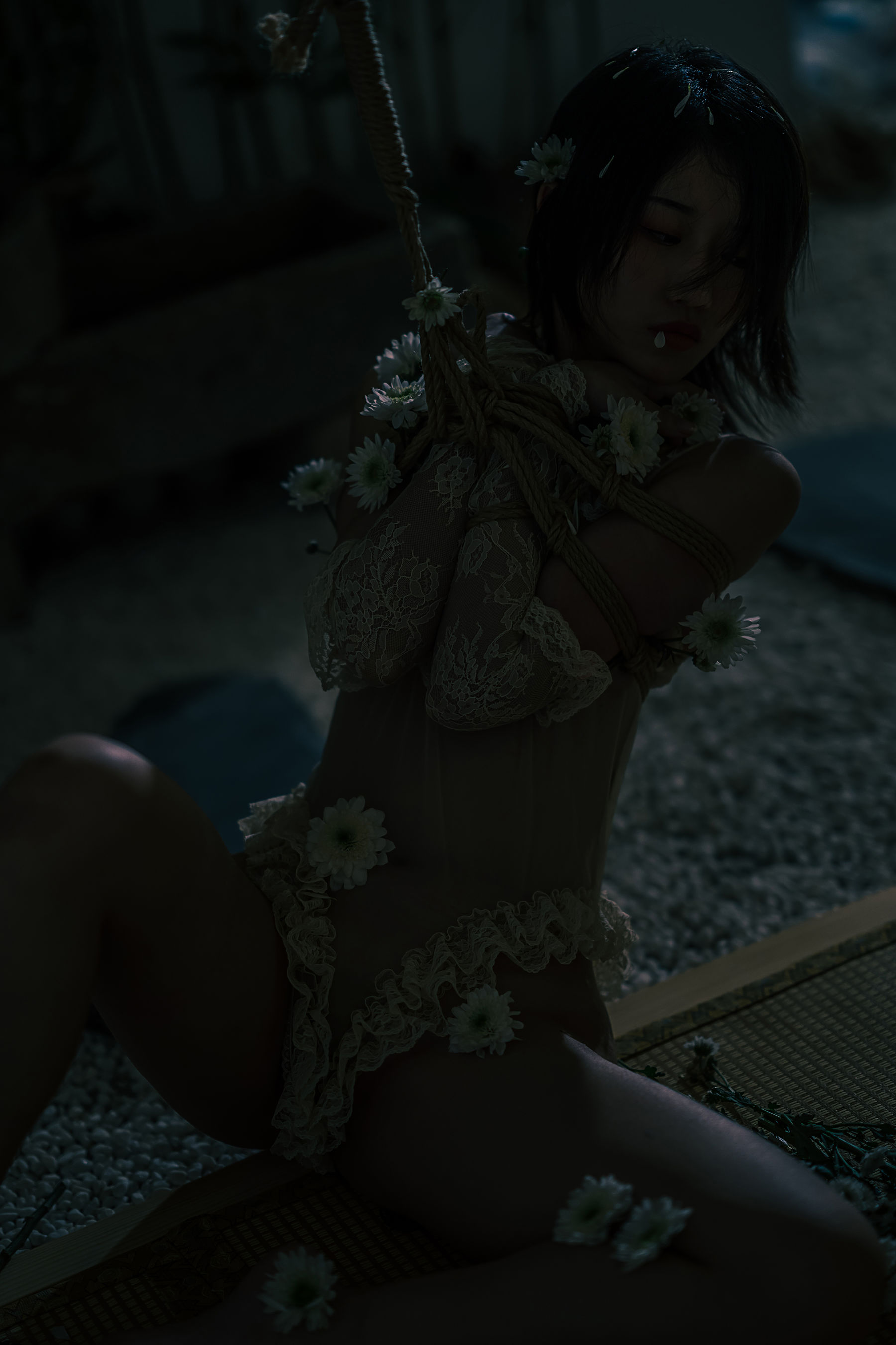 [网红COSER写真] 云溪溪 - 花与绳