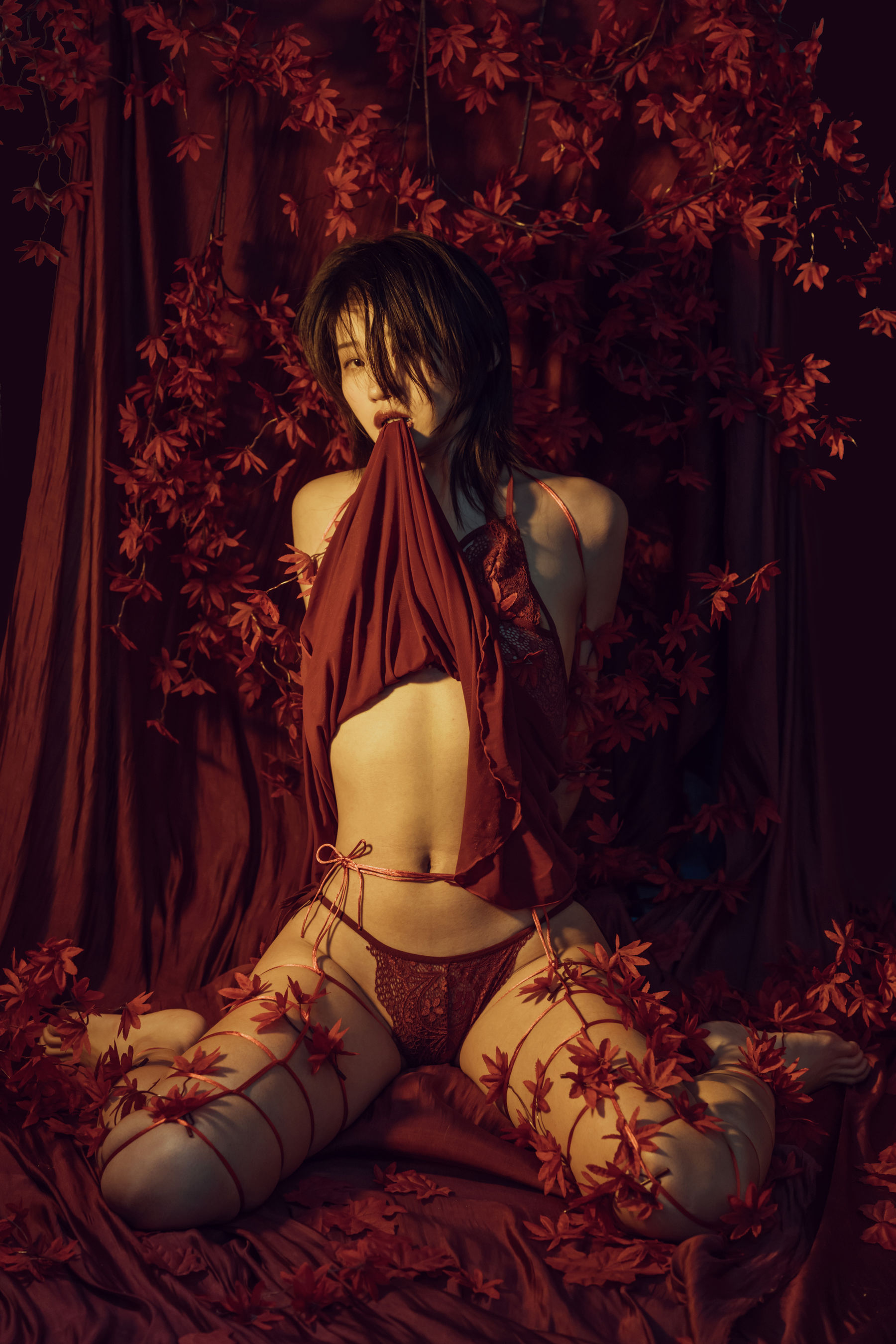 [网红COSER写真] 云溪溪 - 花与绳