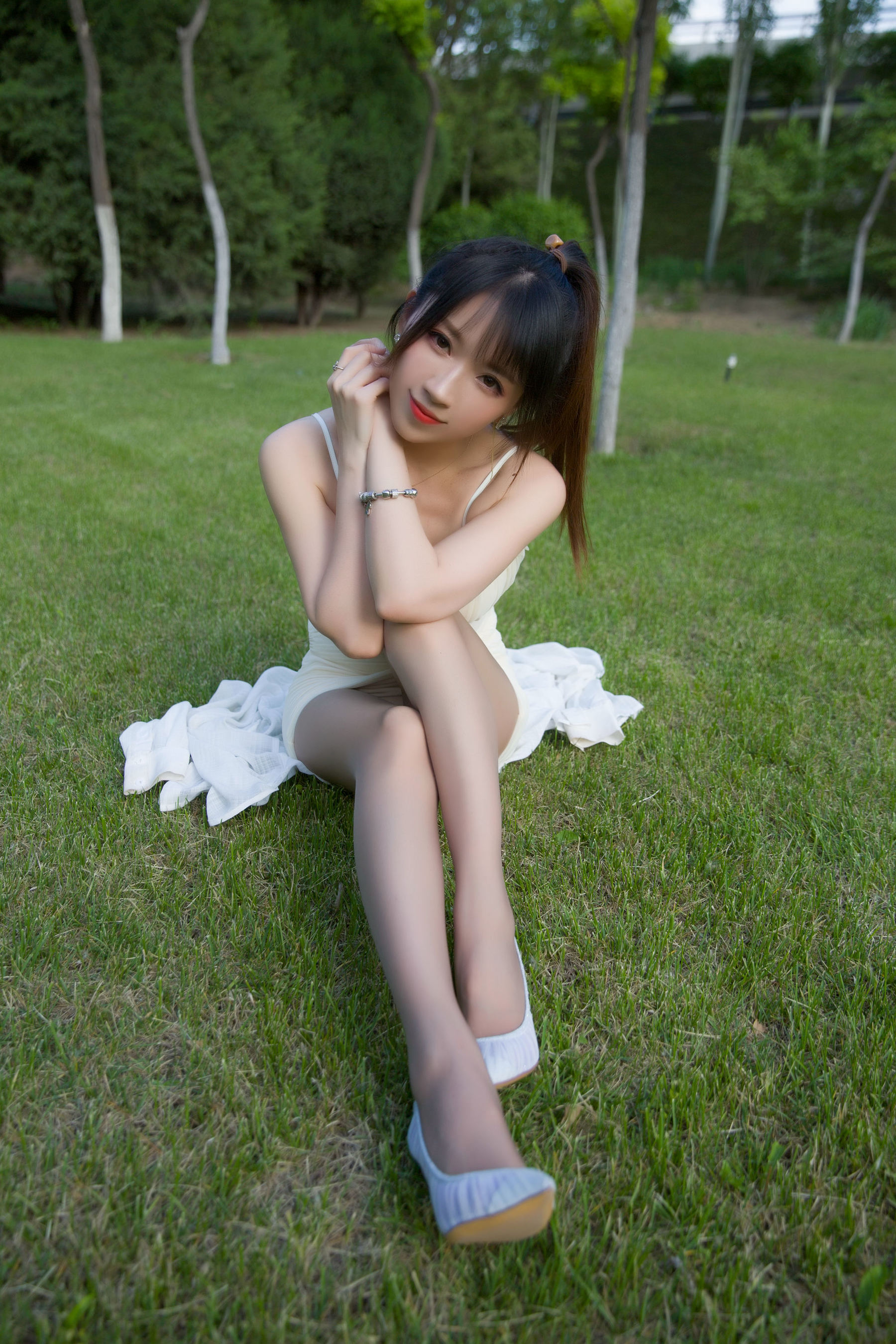 [网红COSER写真] 斗鱼主播小女巫露娜 - 户外小米裙
