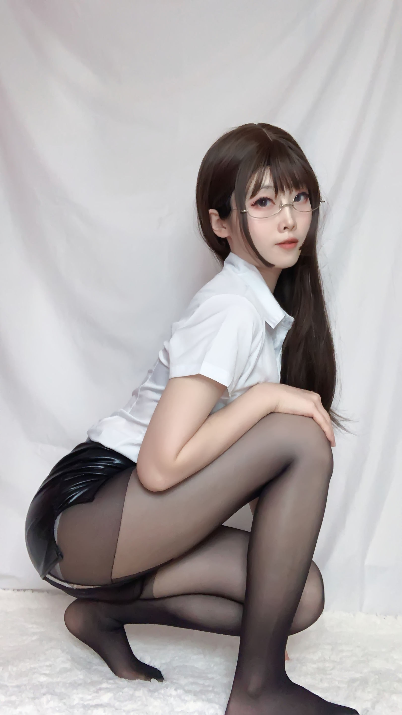 [网红COSER写真] 白露很白 - OL教室