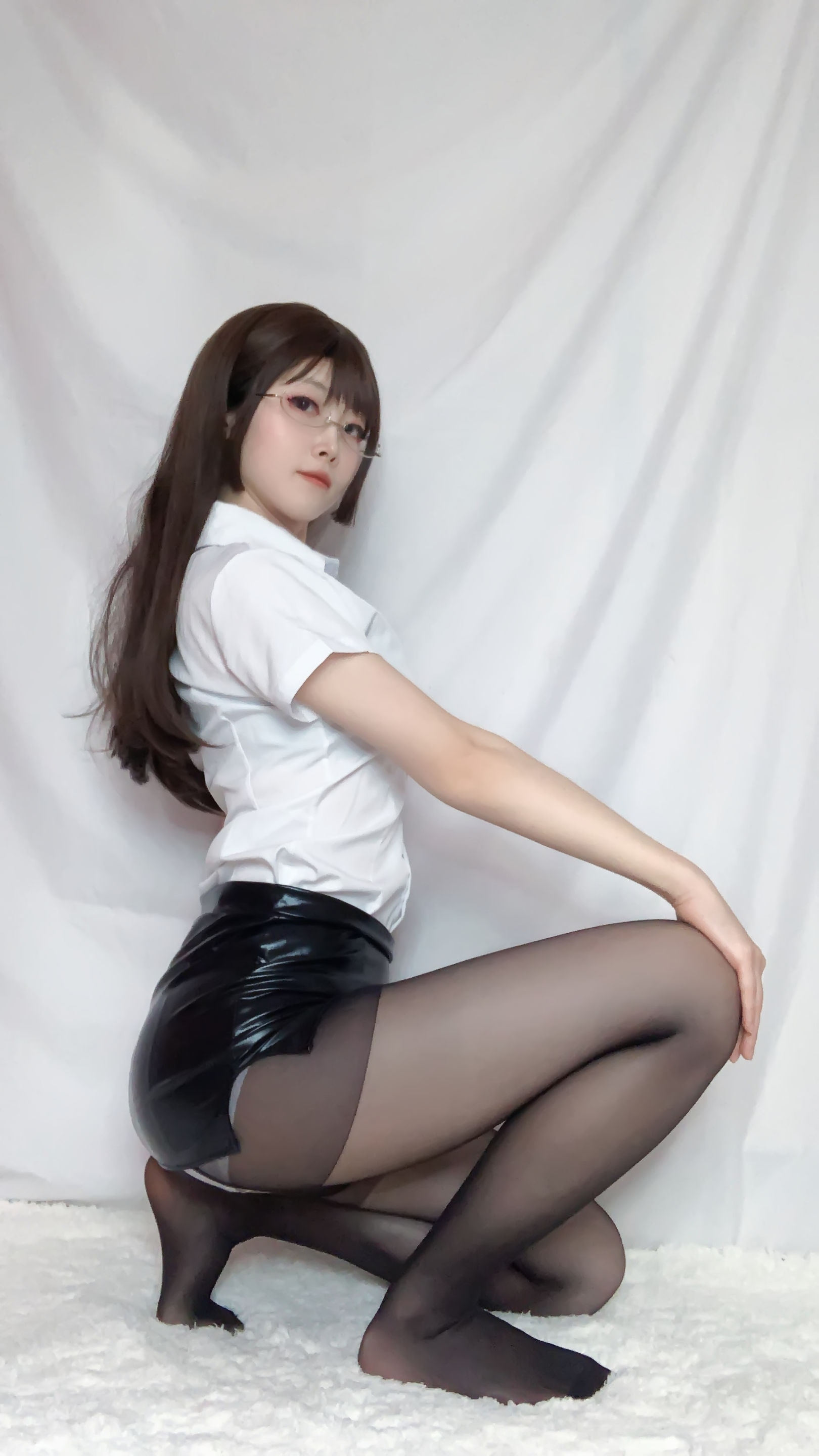 [网红COSER写真] 白露很白 - OL教室