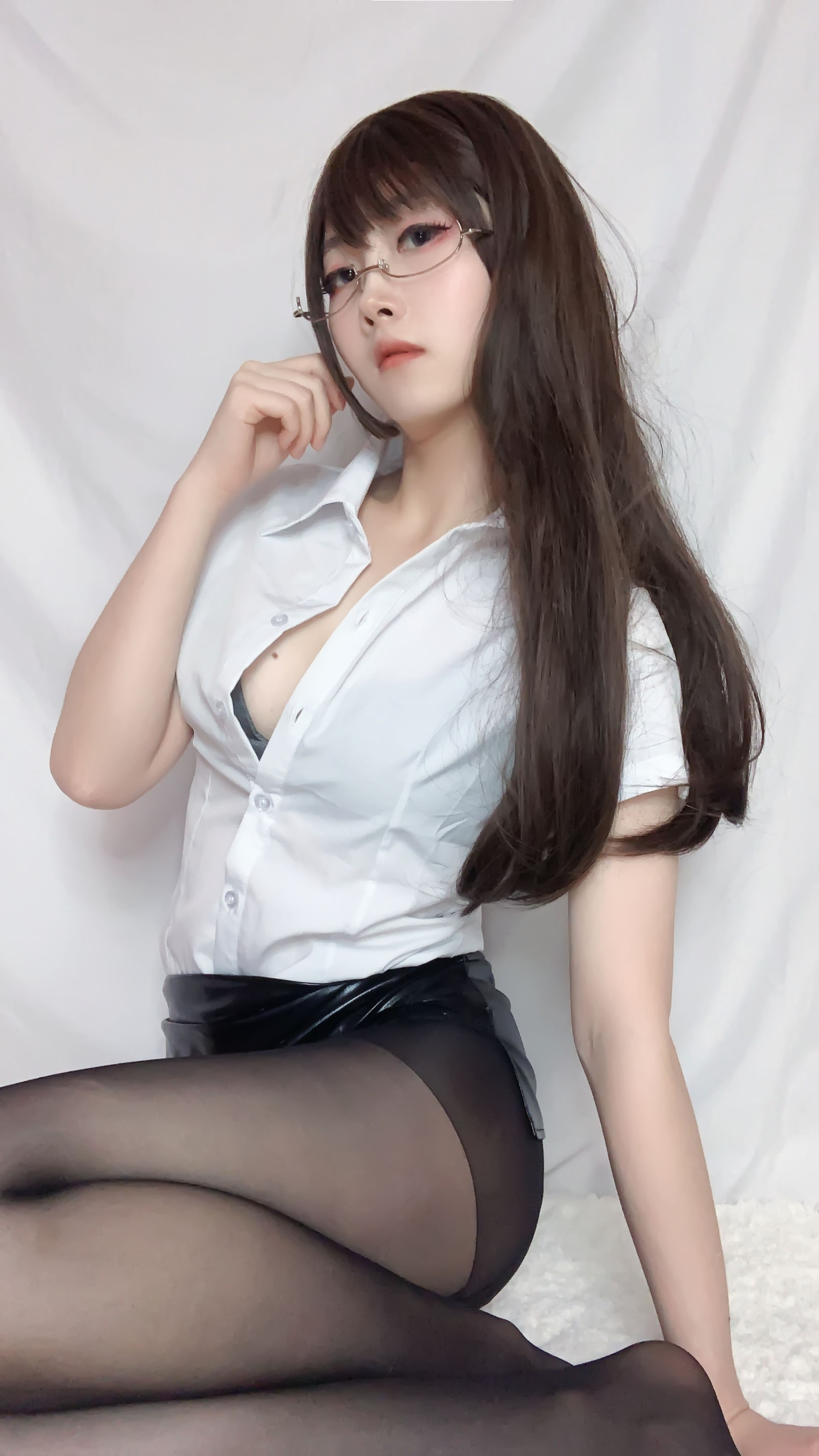 [网红COSER写真] 白露很白 - OL教室