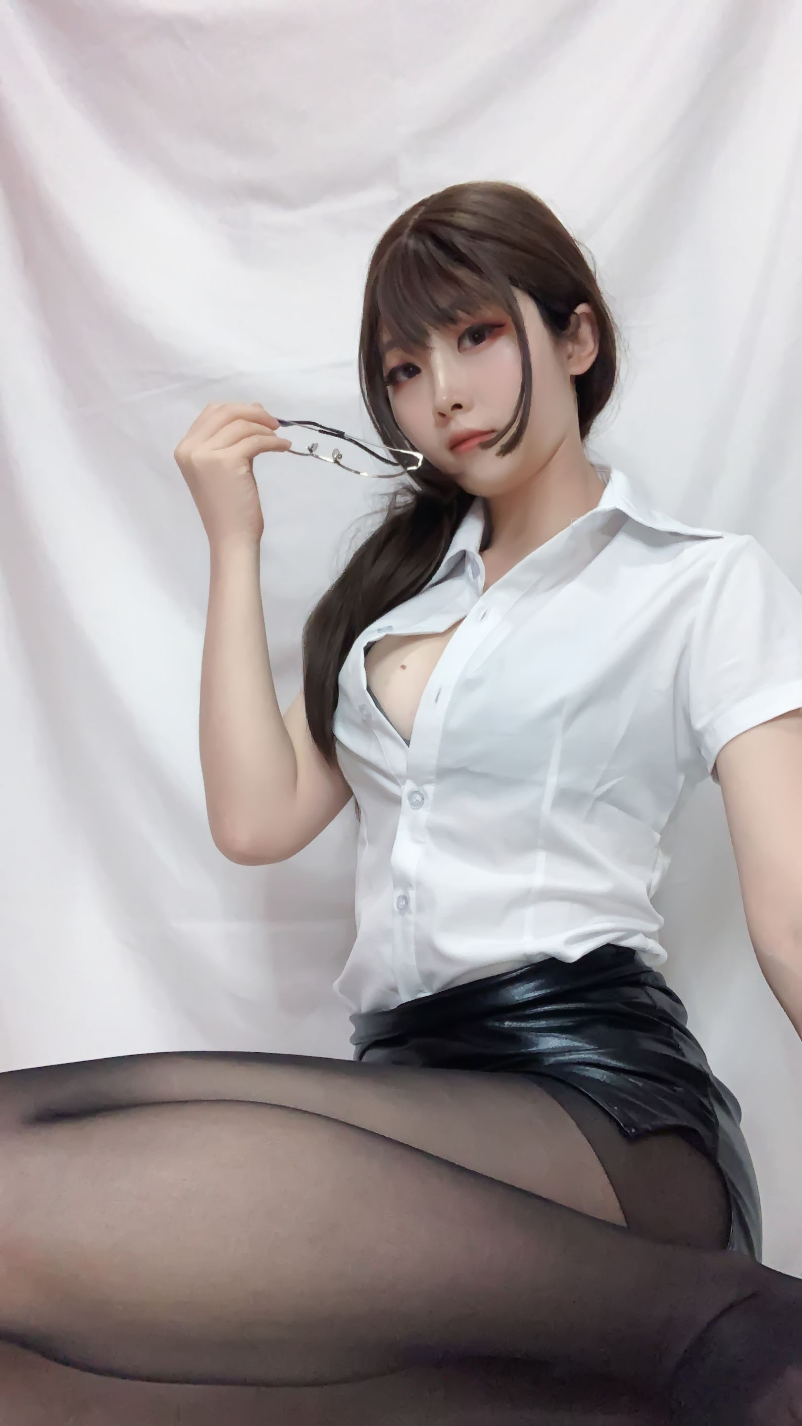[网红COSER写真] 白露很白 - OL教室