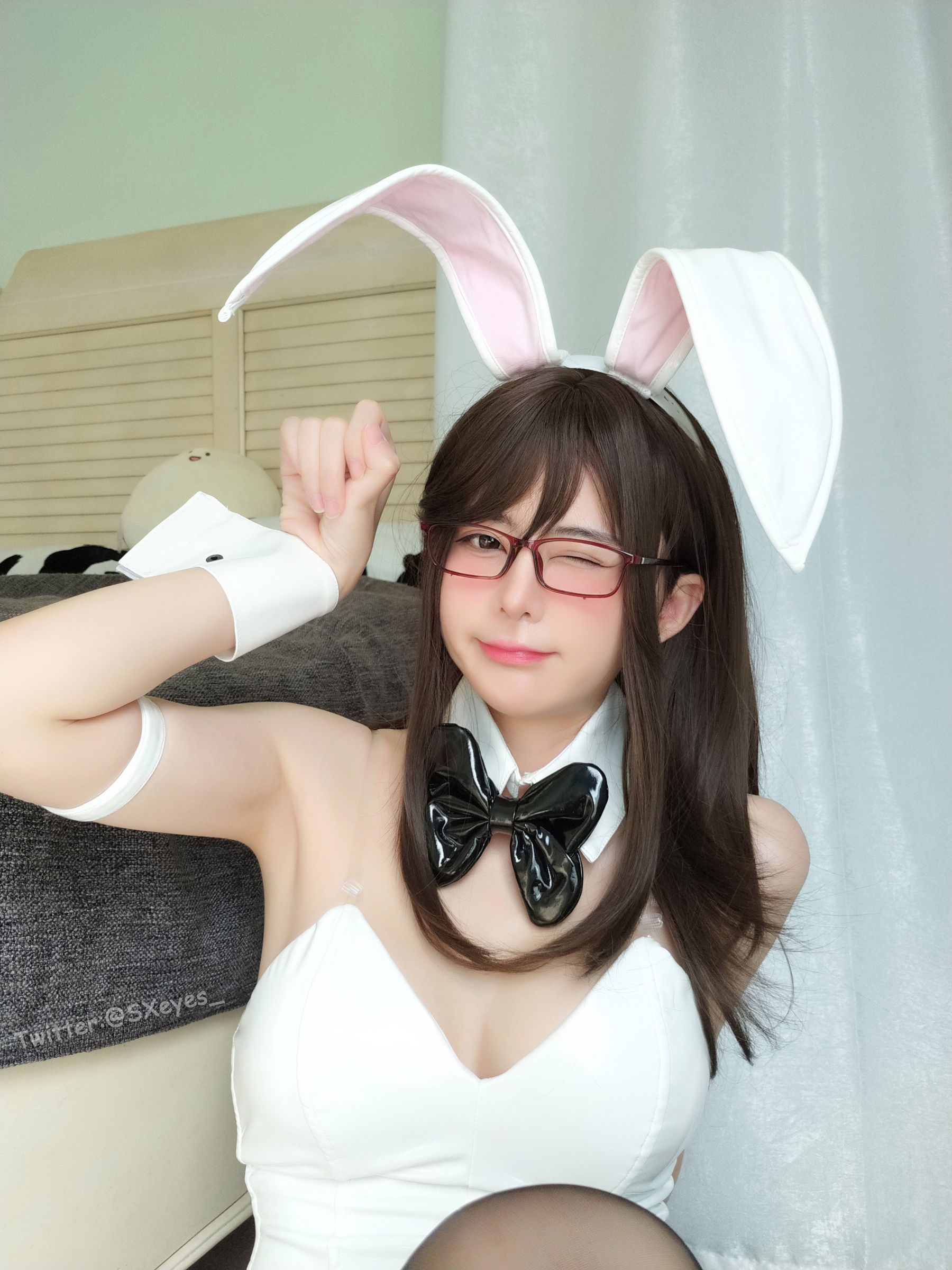 [网红COSER写真] 萌妹子眼酱大魔王w - 黑丝兔女郎