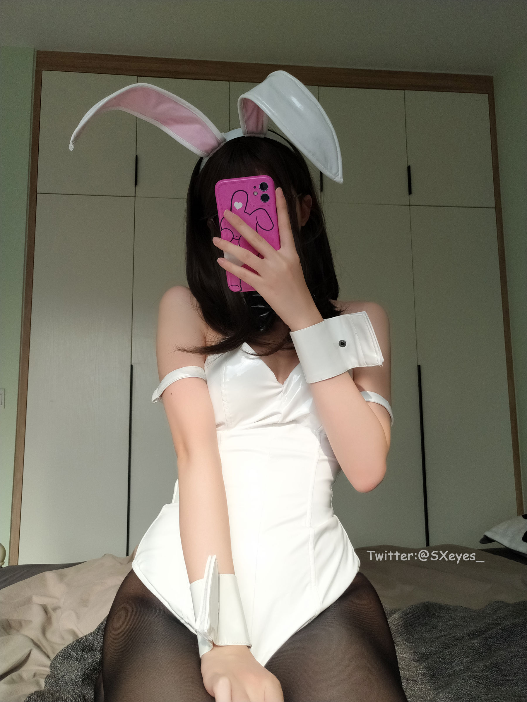 [网红COSER写真] 萌妹子眼酱大魔王w - 黑丝兔女郎