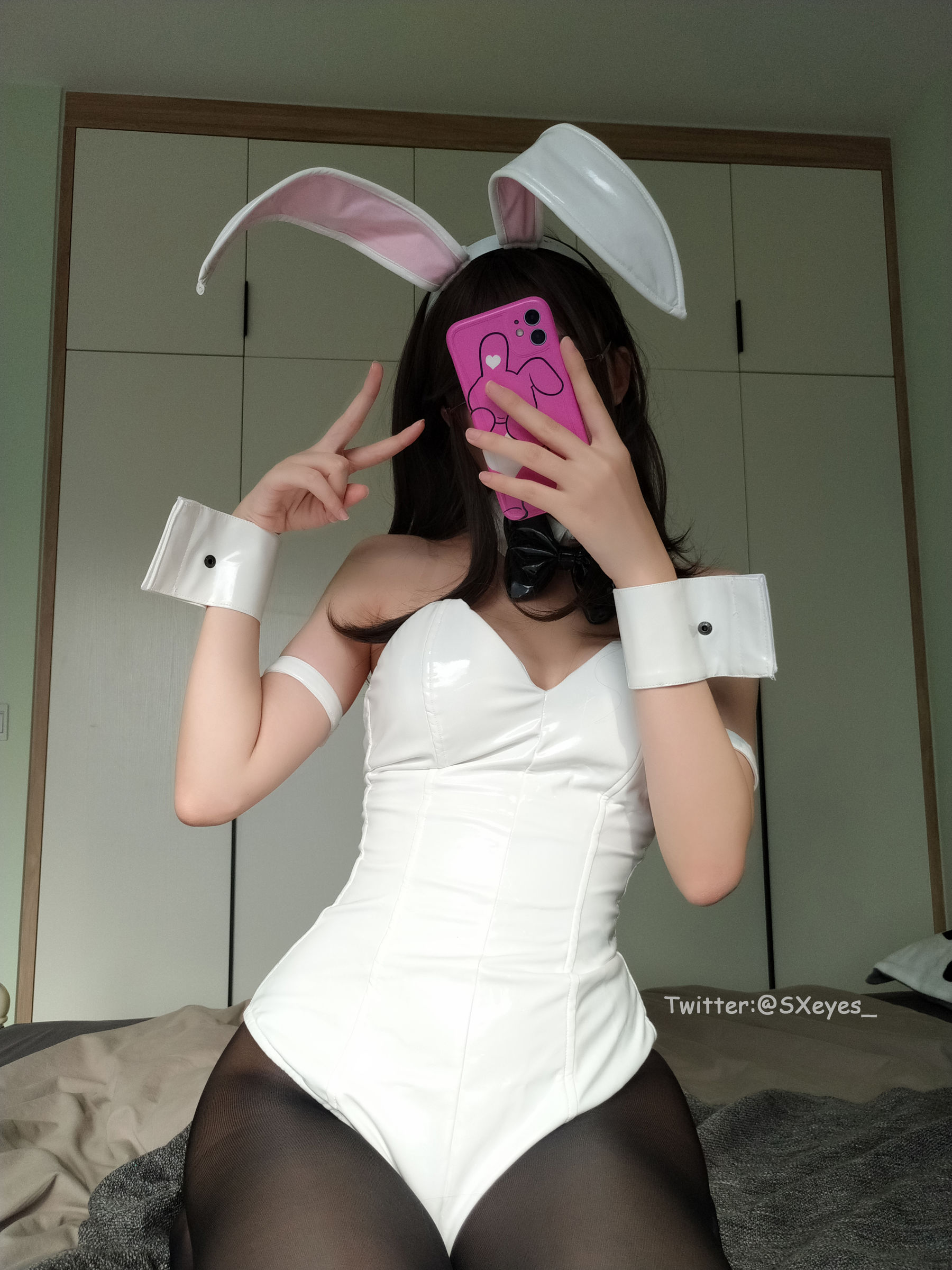 [网红COSER写真] 萌妹子眼酱大魔王w - 黑丝兔女郎