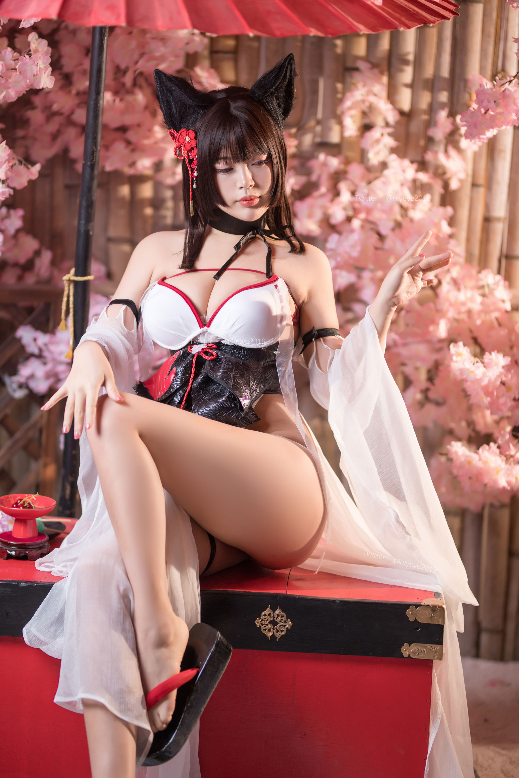 [网红COSER写真] 萌系小姐姐-白烨- - 湿身泳装