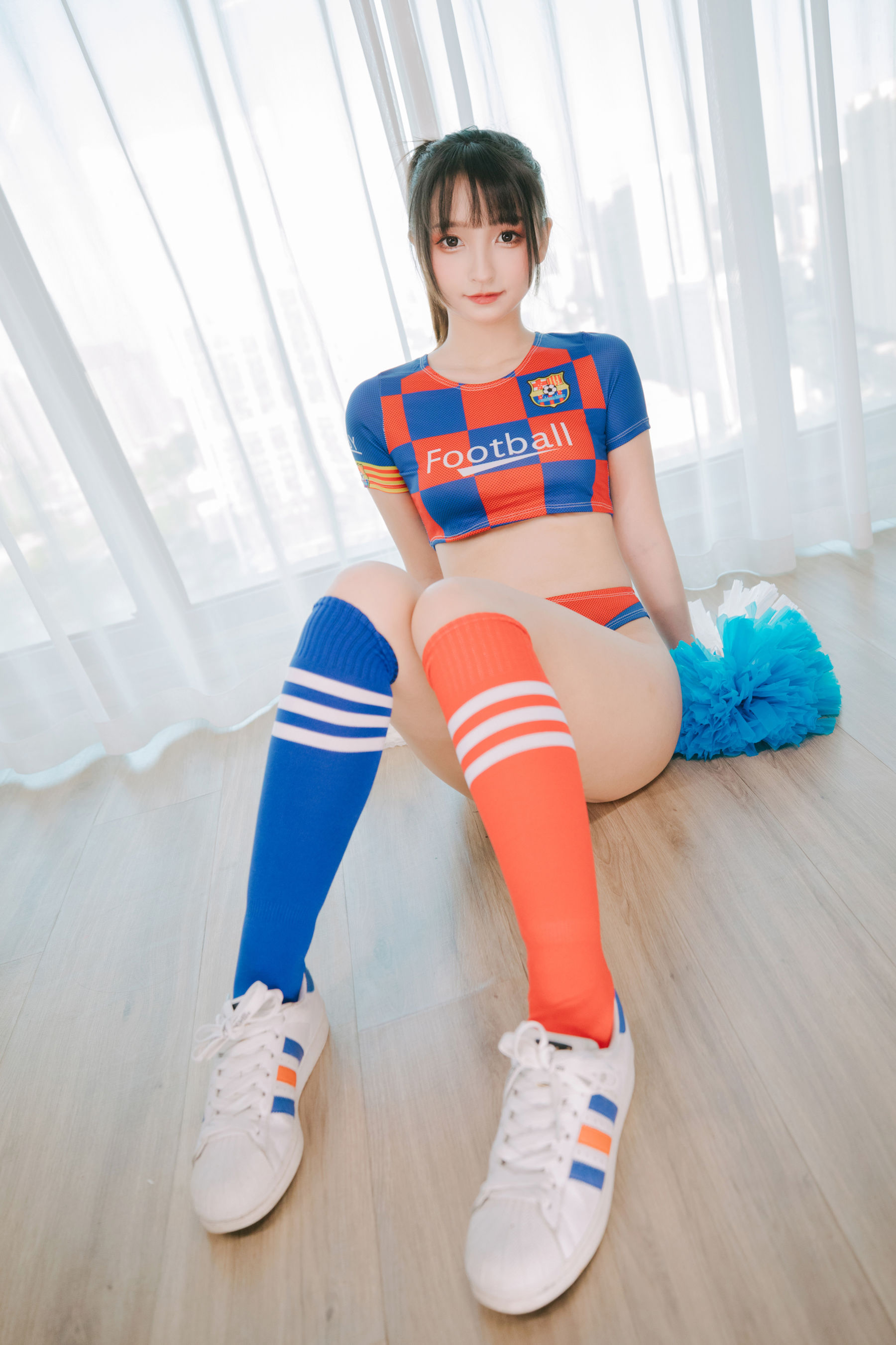 [网红COSER写真] 萝莉神楽板真冬 之 拉拉队少女