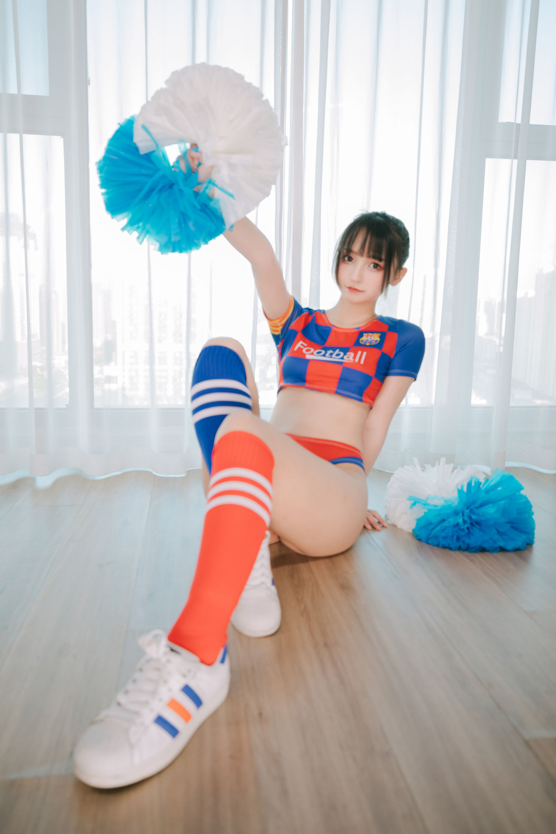 [网红COSER写真] 萝莉神楽板真冬 之 拉拉队少女