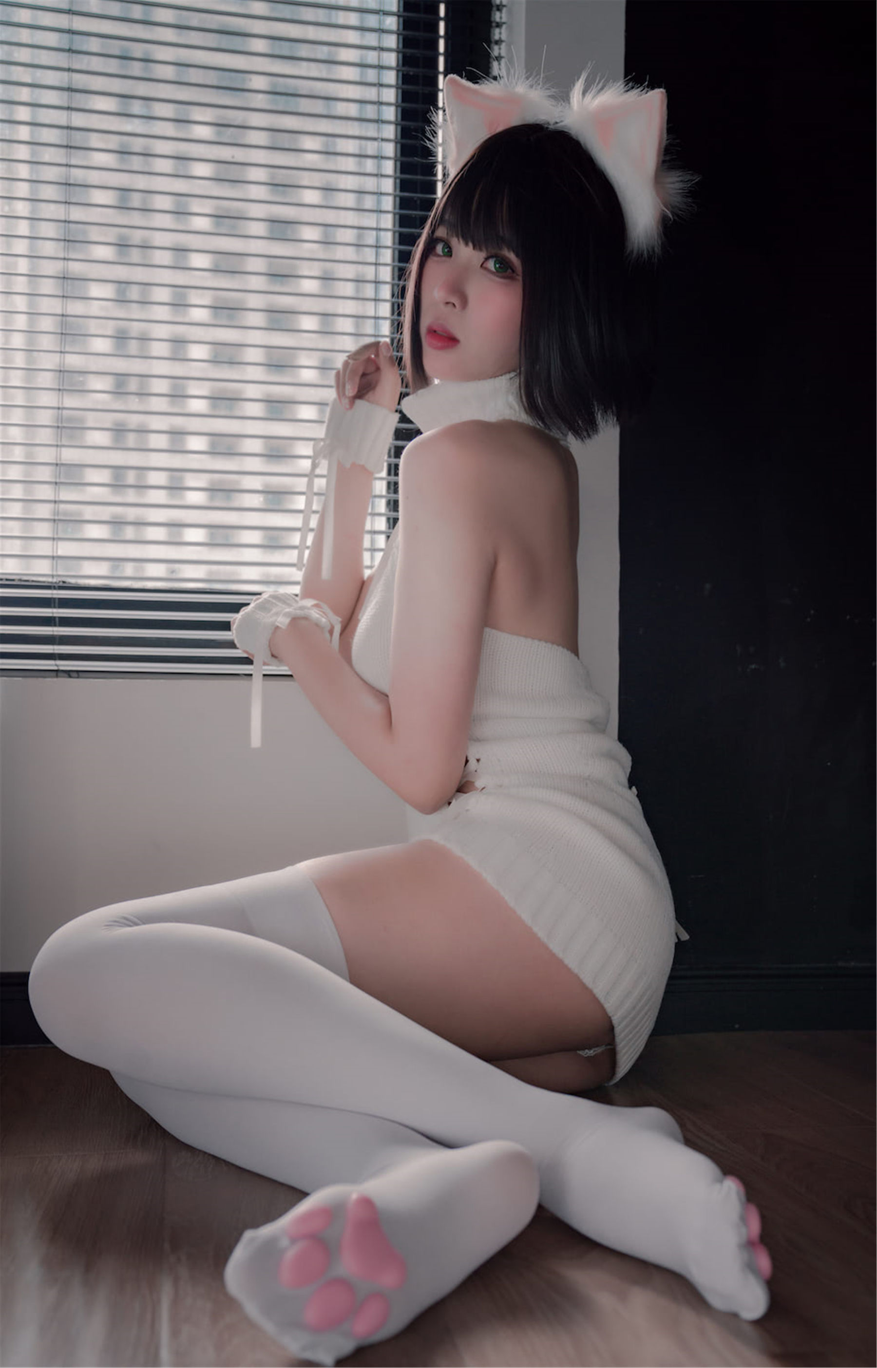 [网红COSER写真] 轩萧学姐 - 猫爪袜