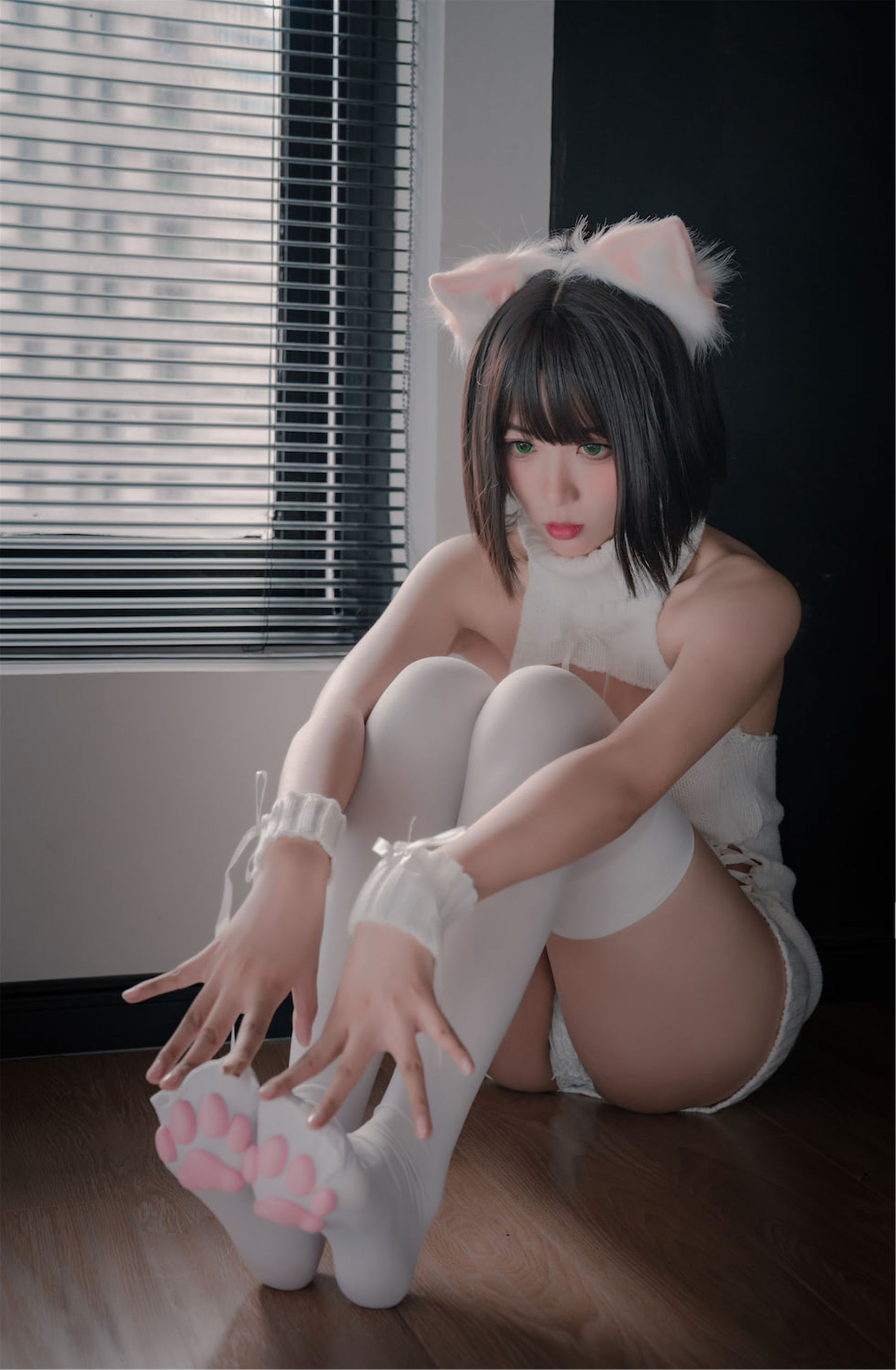 [网红COSER写真] 轩萧学姐 - 猫爪袜